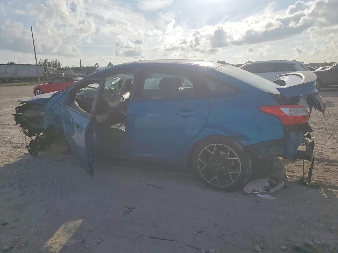 2014 Ford Focus Se Blue vin: 1FADP3F28EL229609