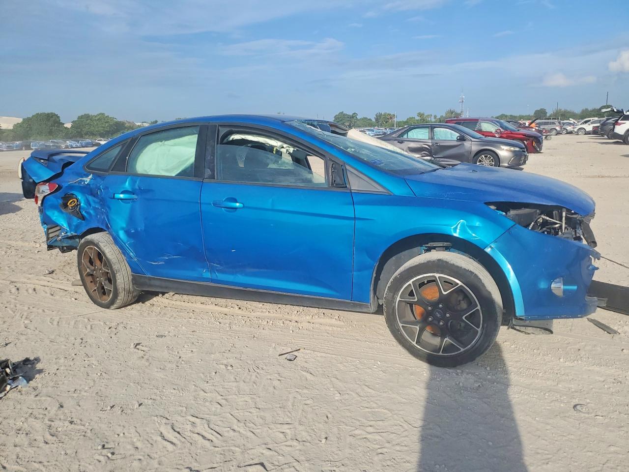 2014 Ford Focus Se Blue vin: 1FADP3F28EL229609