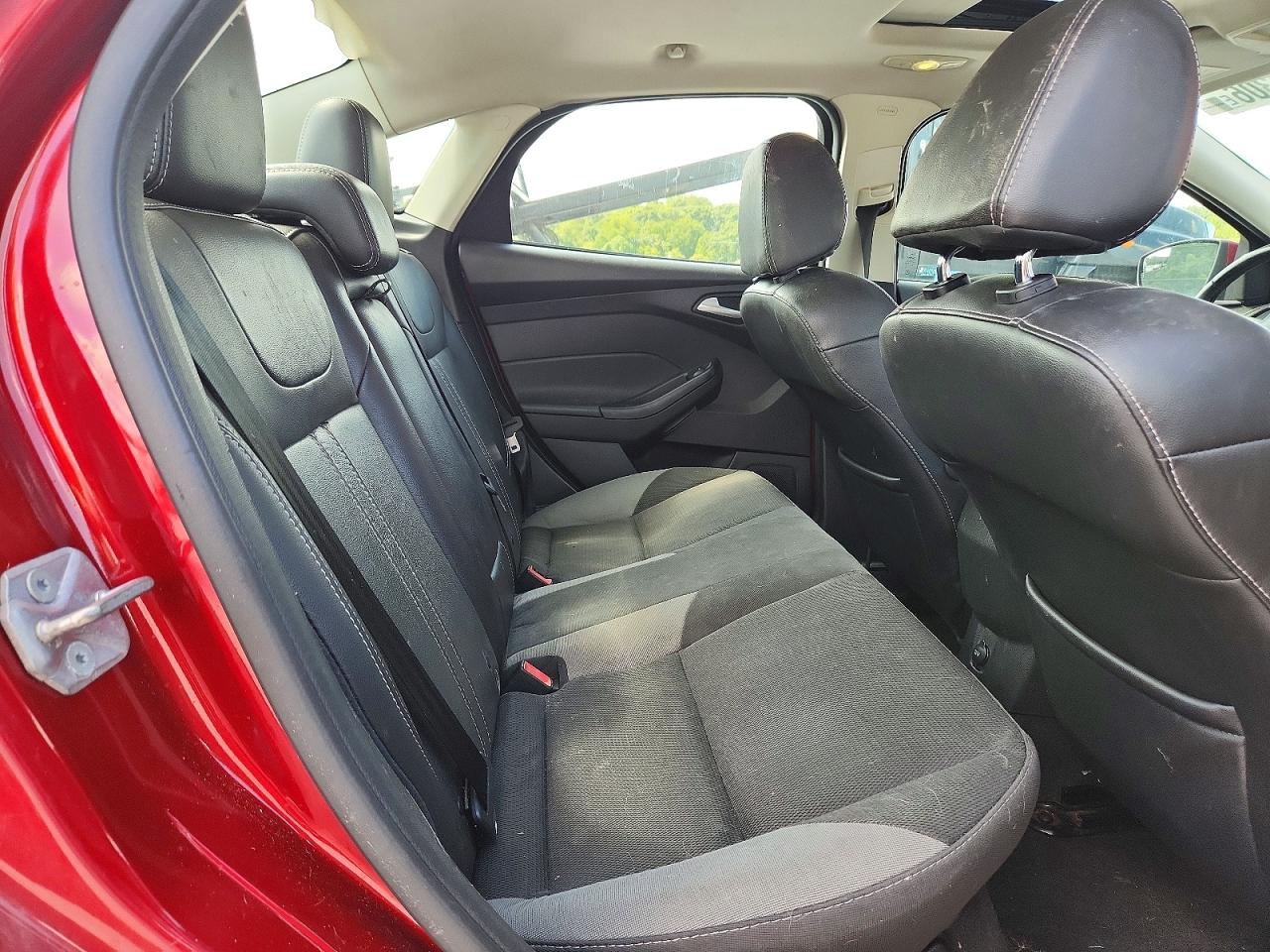 2014 Ford Focus Se Red vin: 1FADP3F28EL234017