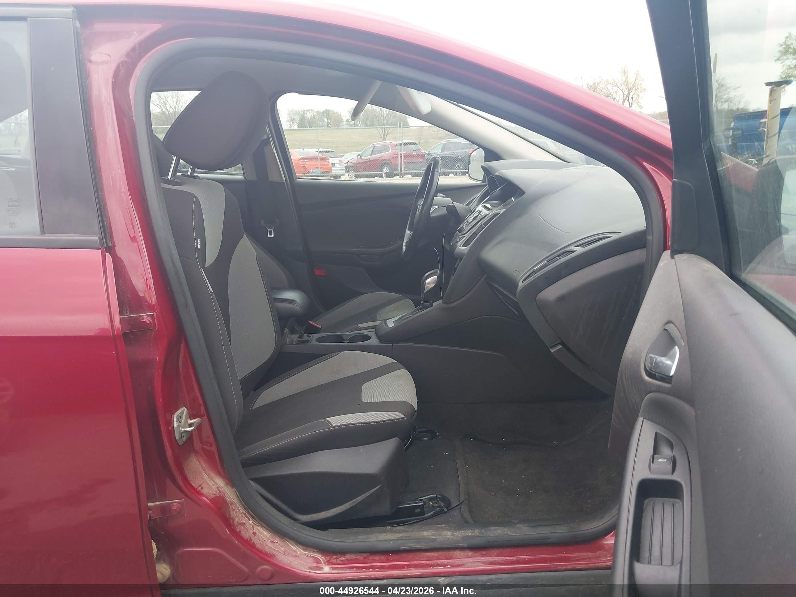 2014 Ford Focus Se Red vin: 1FADP3F28EL252713