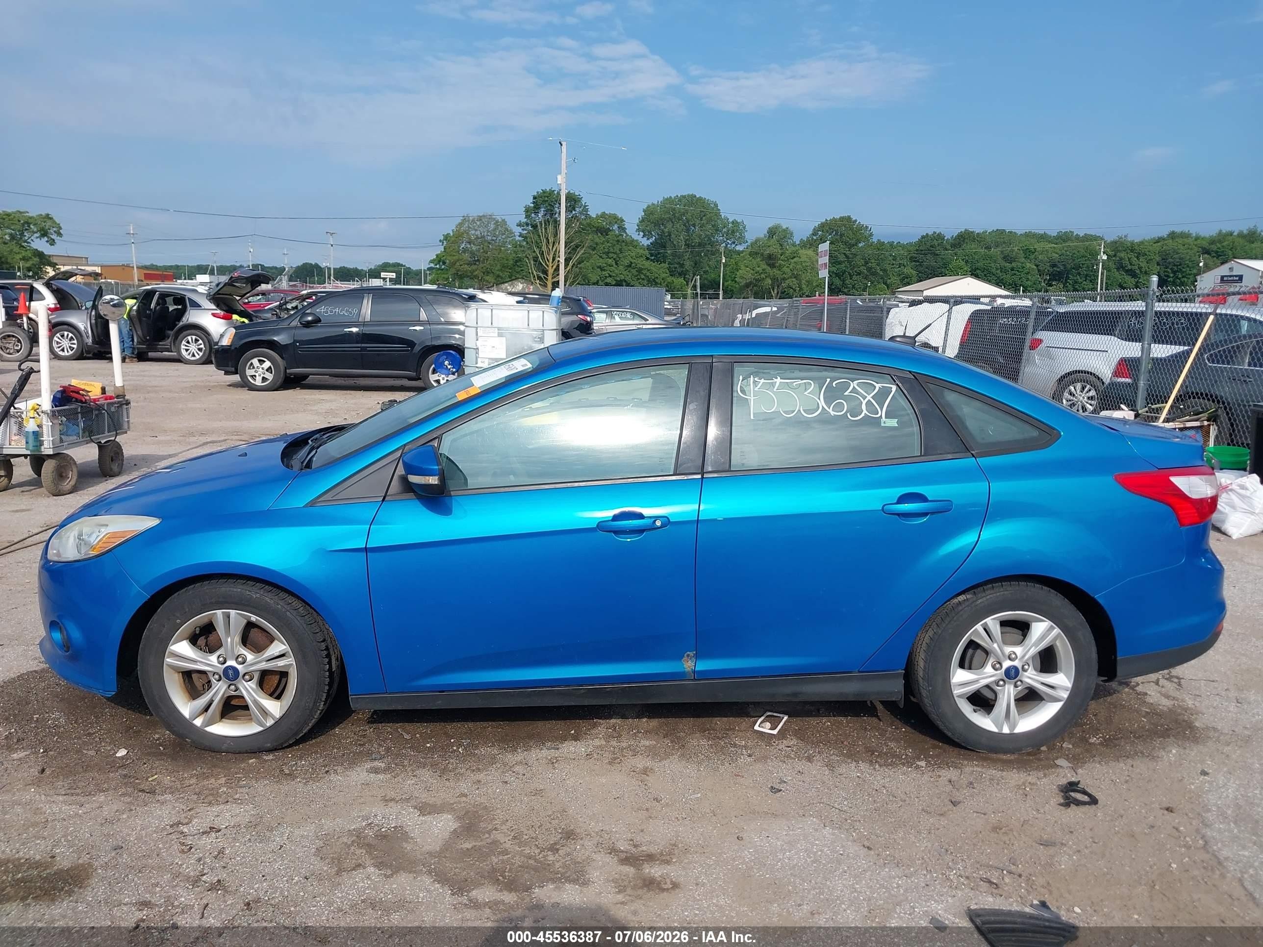 2014 Ford Focus Se Blue vin: 1FADP3F28EL269186