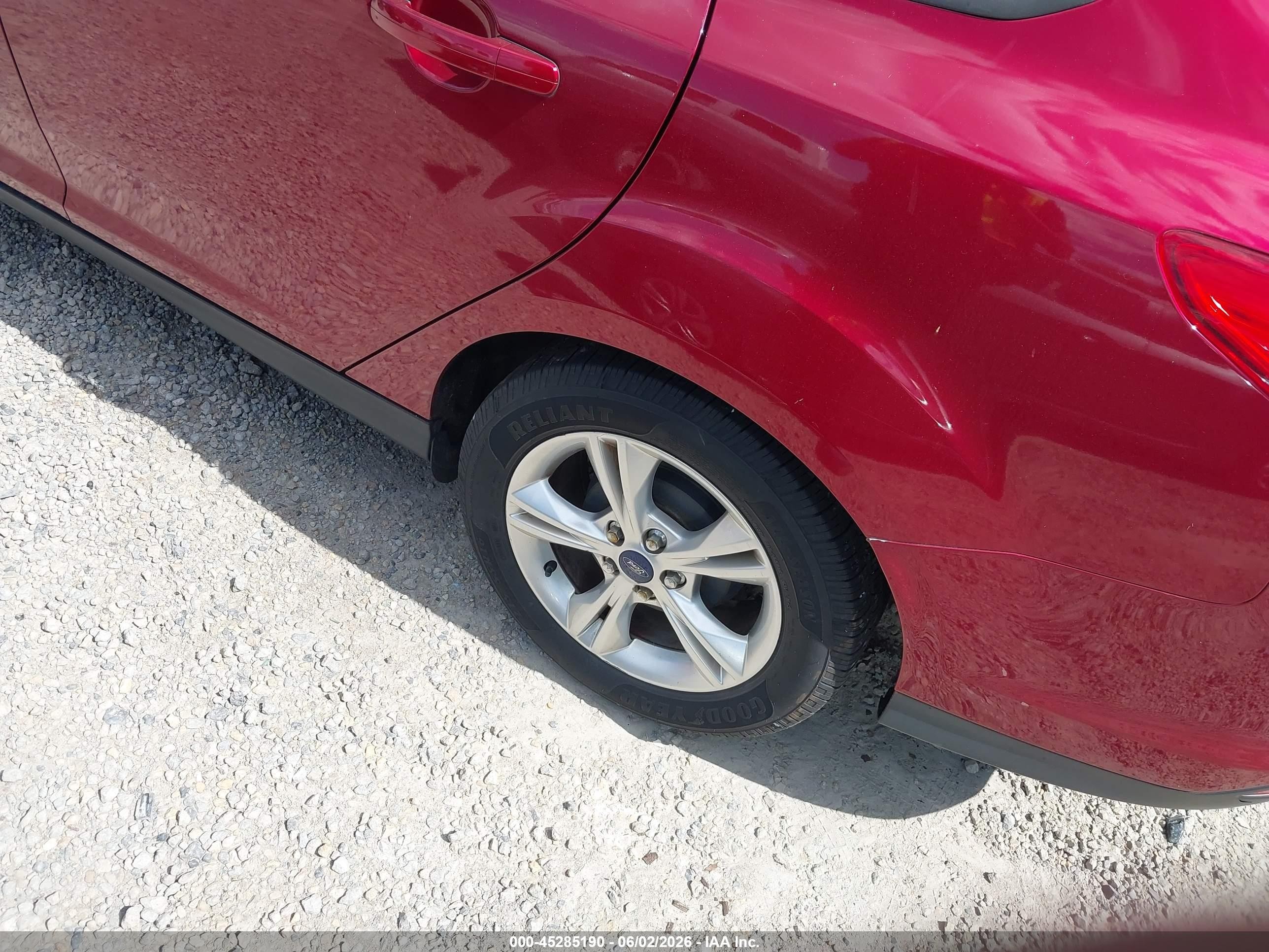 2014 Ford Focus Se Red vin: 1FADP3F28EL269866