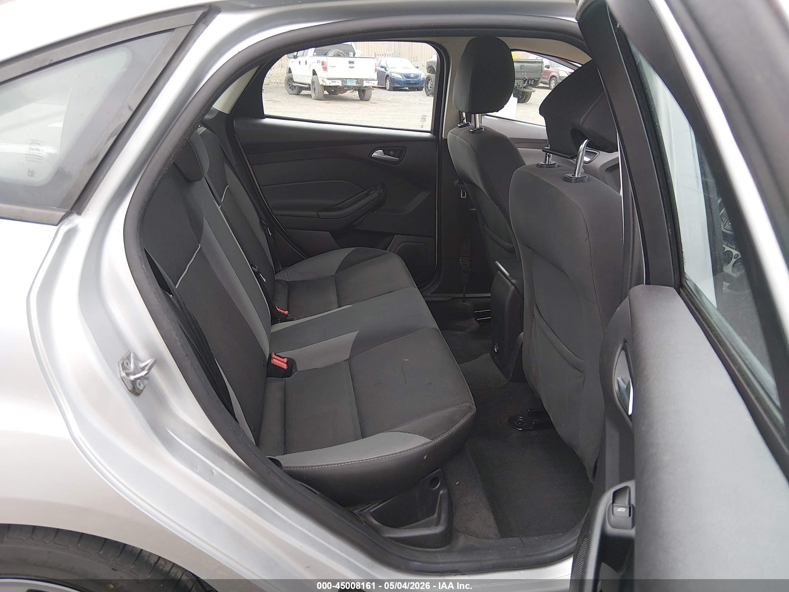 2014 Ford Focus Se Silver vin: 1FADP3F28EL306141
