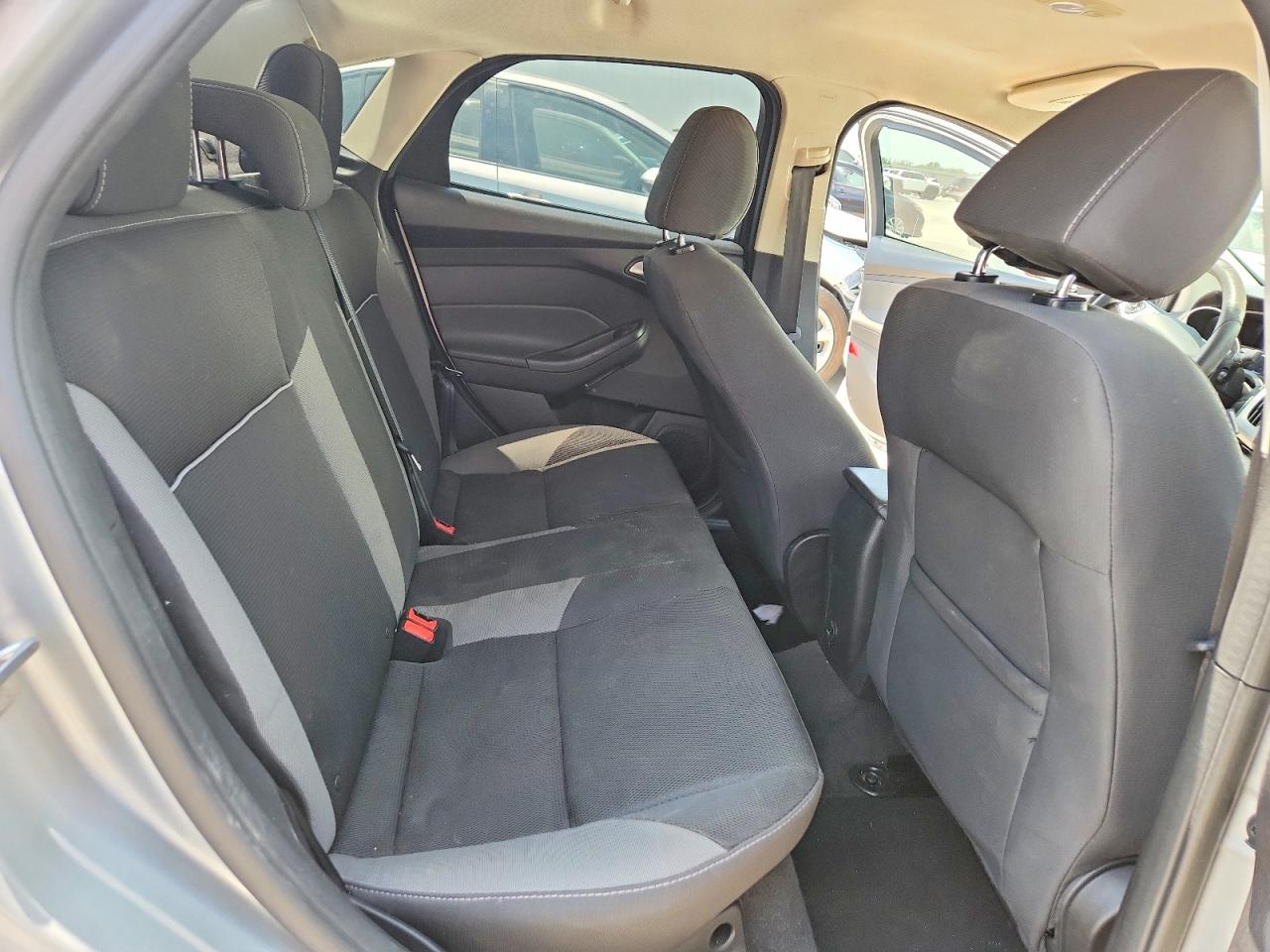 2014 Ford Focus Se Silver vin: 1FADP3F28EL318483