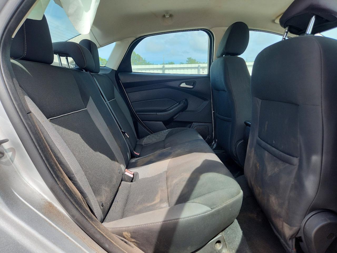 2014 Ford Focus Se Silver vin: 1FADP3F28EL322078