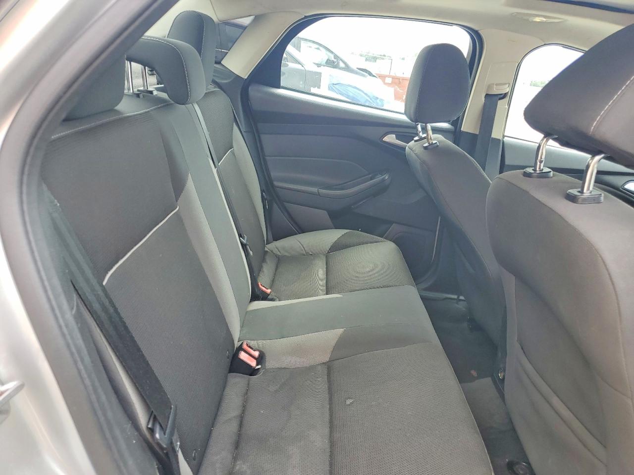 2014 Ford Focus Se Silver vin: 1FADP3F28EL323022