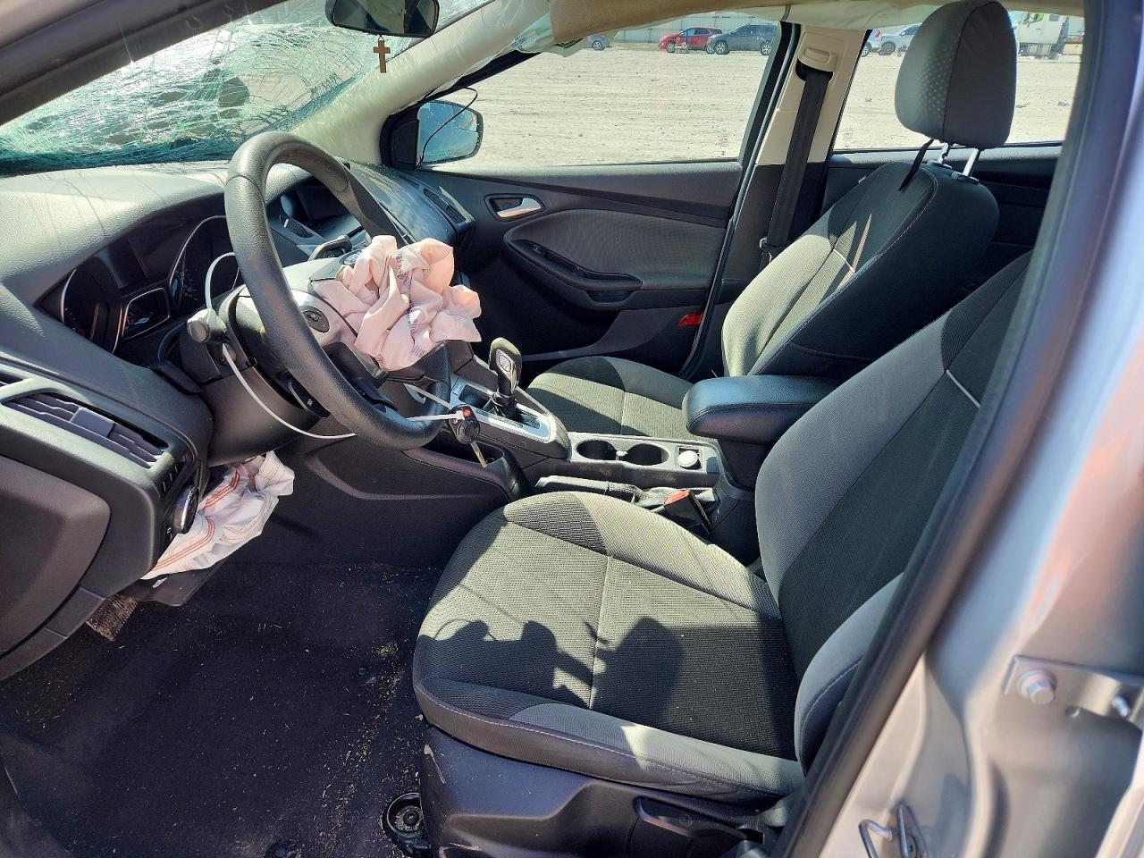 2014 Ford Focus Se Серебряный vin: 1FADP3F28EL329449