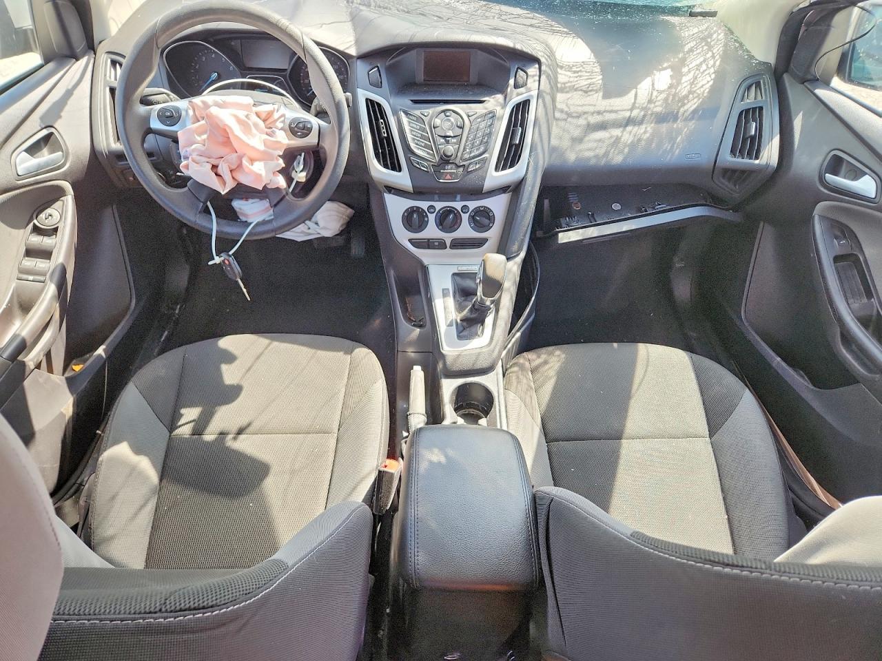 2014 Ford Focus Se Серебряный vin: 1FADP3F28EL329449