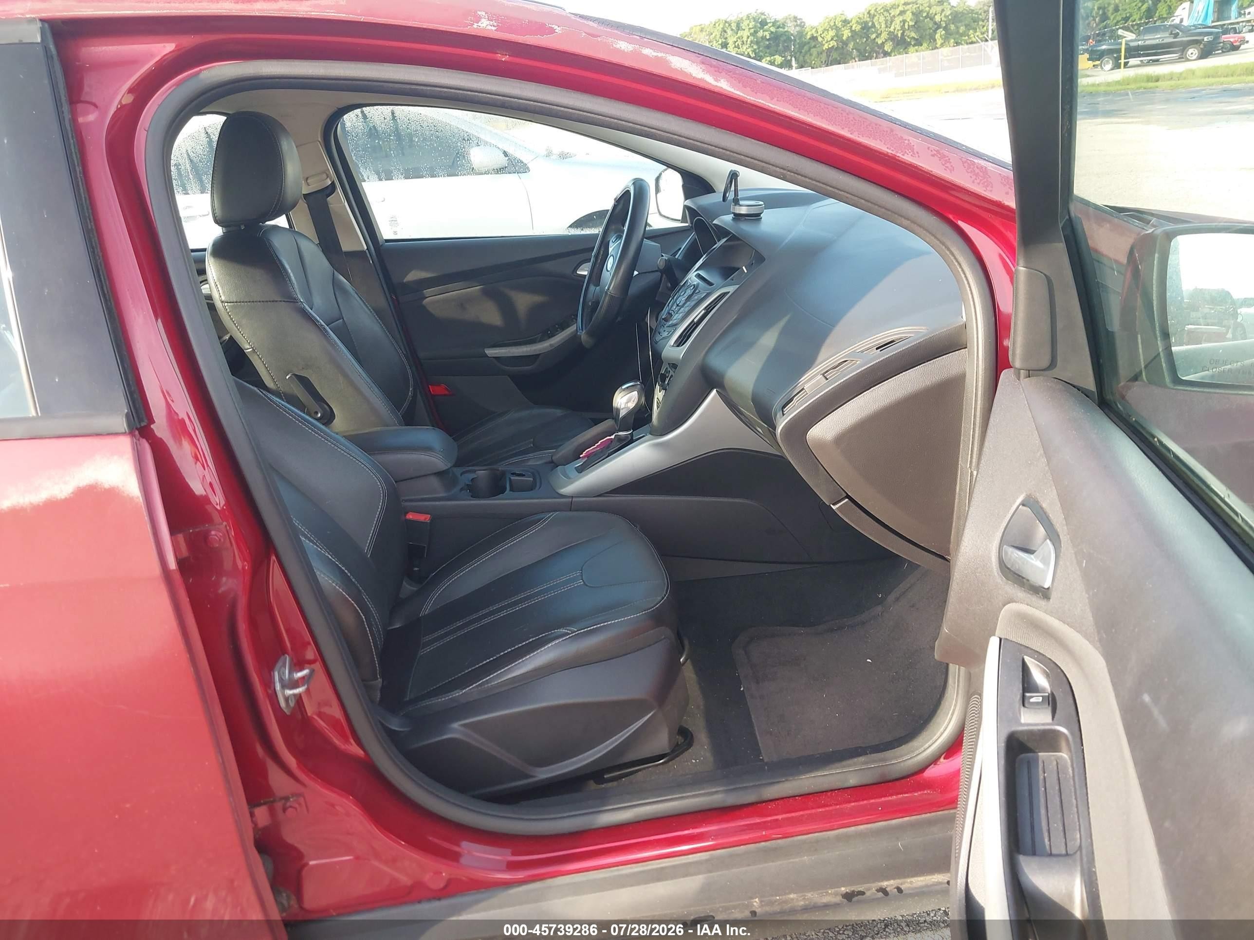 2014 Ford Focus Se Red vin: 1FADP3F28EL331055
