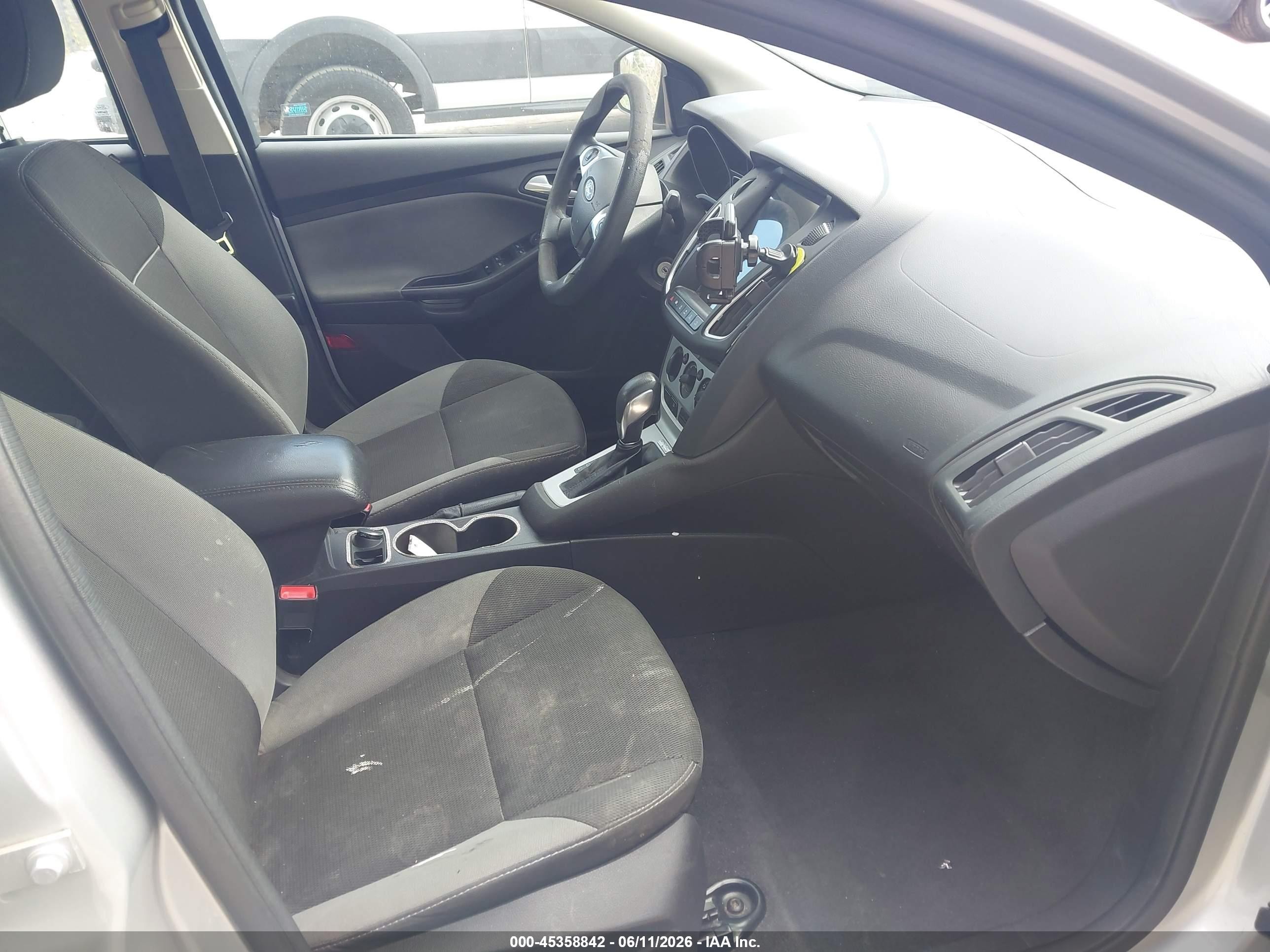 2014 Ford Focus Se Silver vin: 1FADP3F28EL375377
