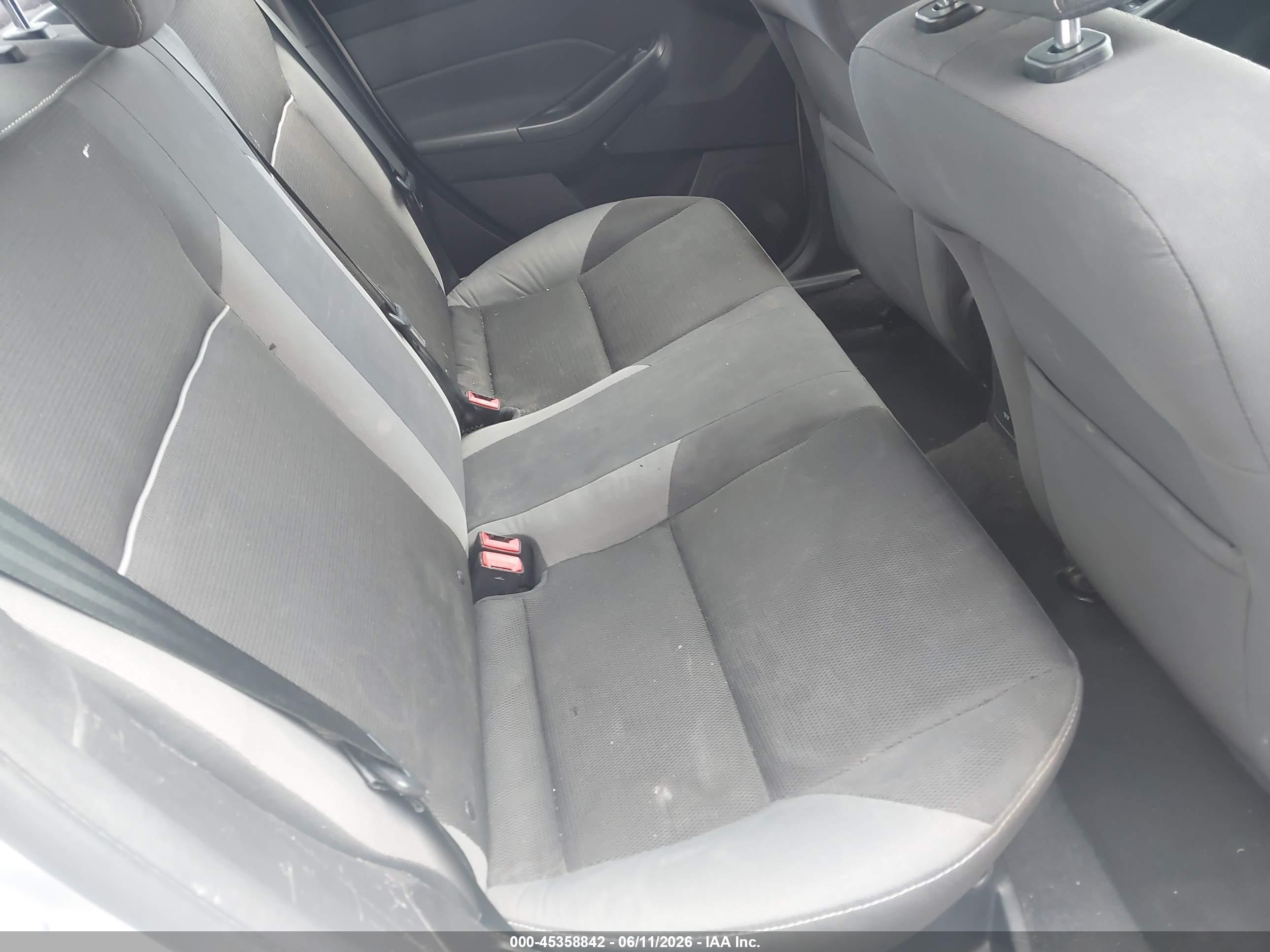 2014 Ford Focus Se Silver vin: 1FADP3F28EL375377
