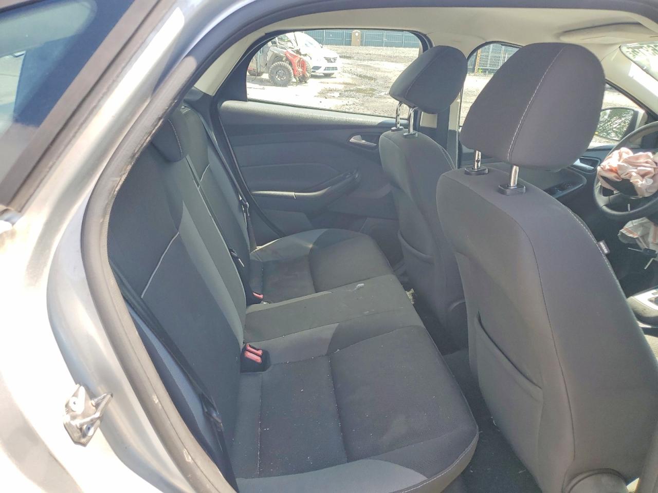 2014 Ford Focus Se Silver vin: 1FADP3F28EL393135