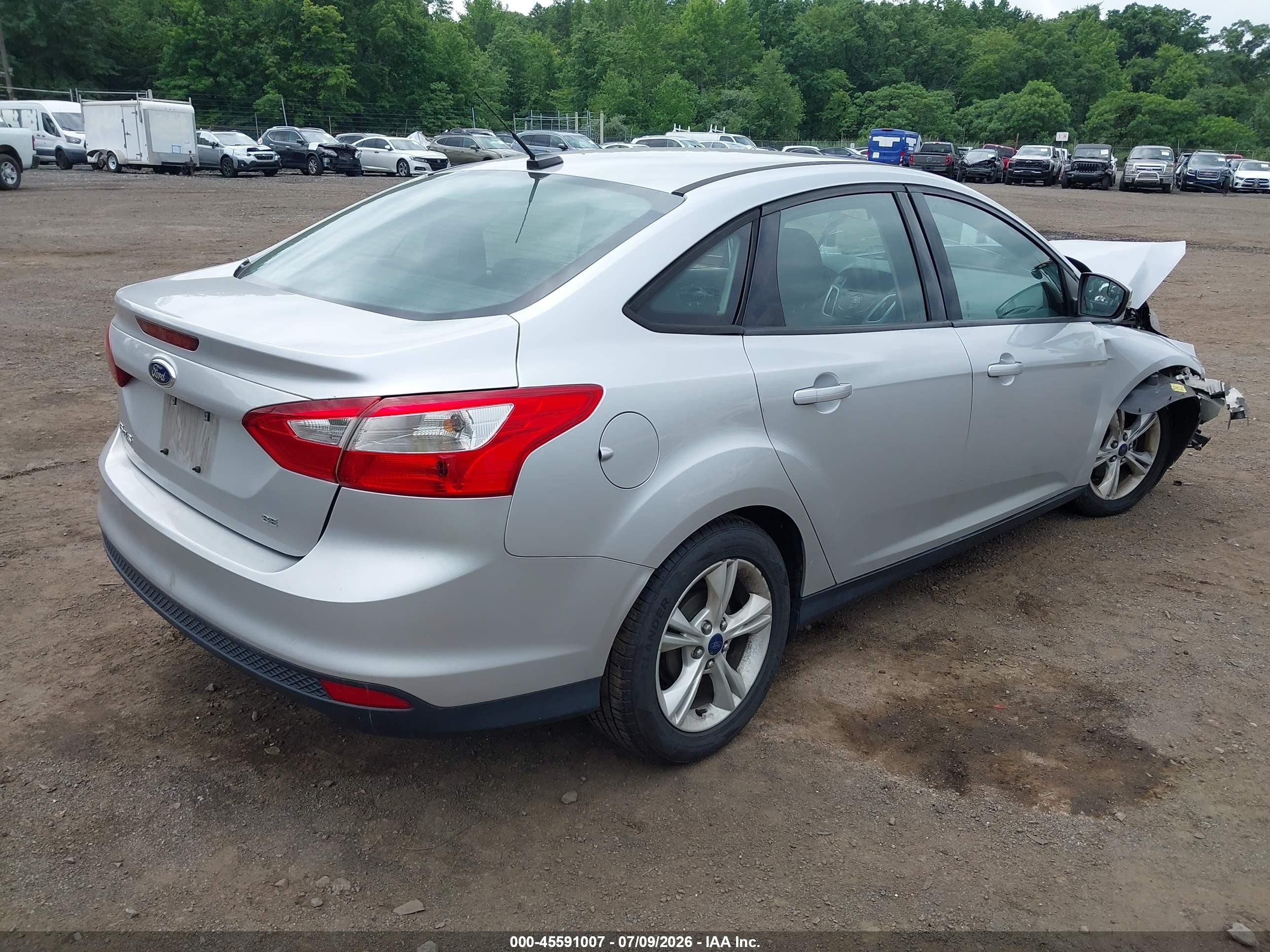 2014 Ford Focus Se Серебряный vin: 1FADP3F28EL402125