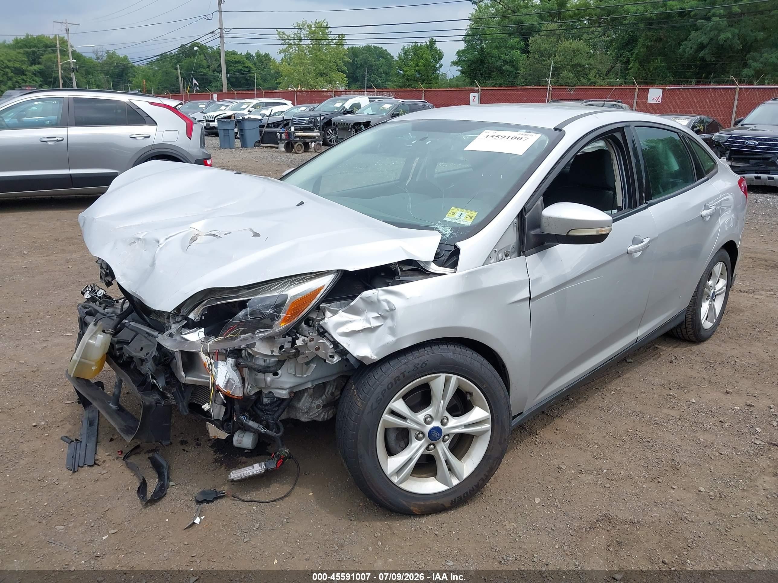 2014 Ford Focus Se Серебряный vin: 1FADP3F28EL402125