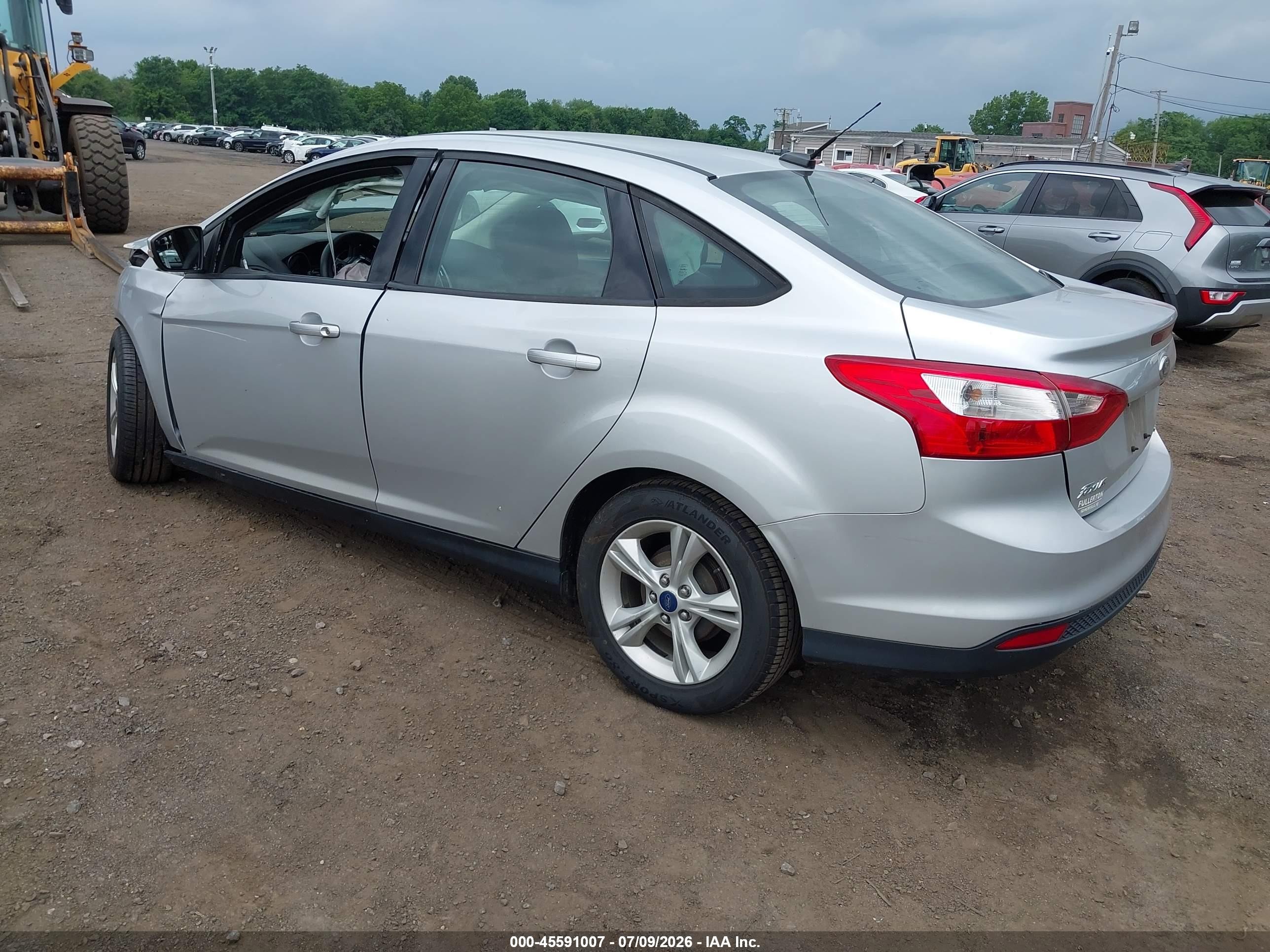2014 Ford Focus Se Серебряный vin: 1FADP3F28EL402125
