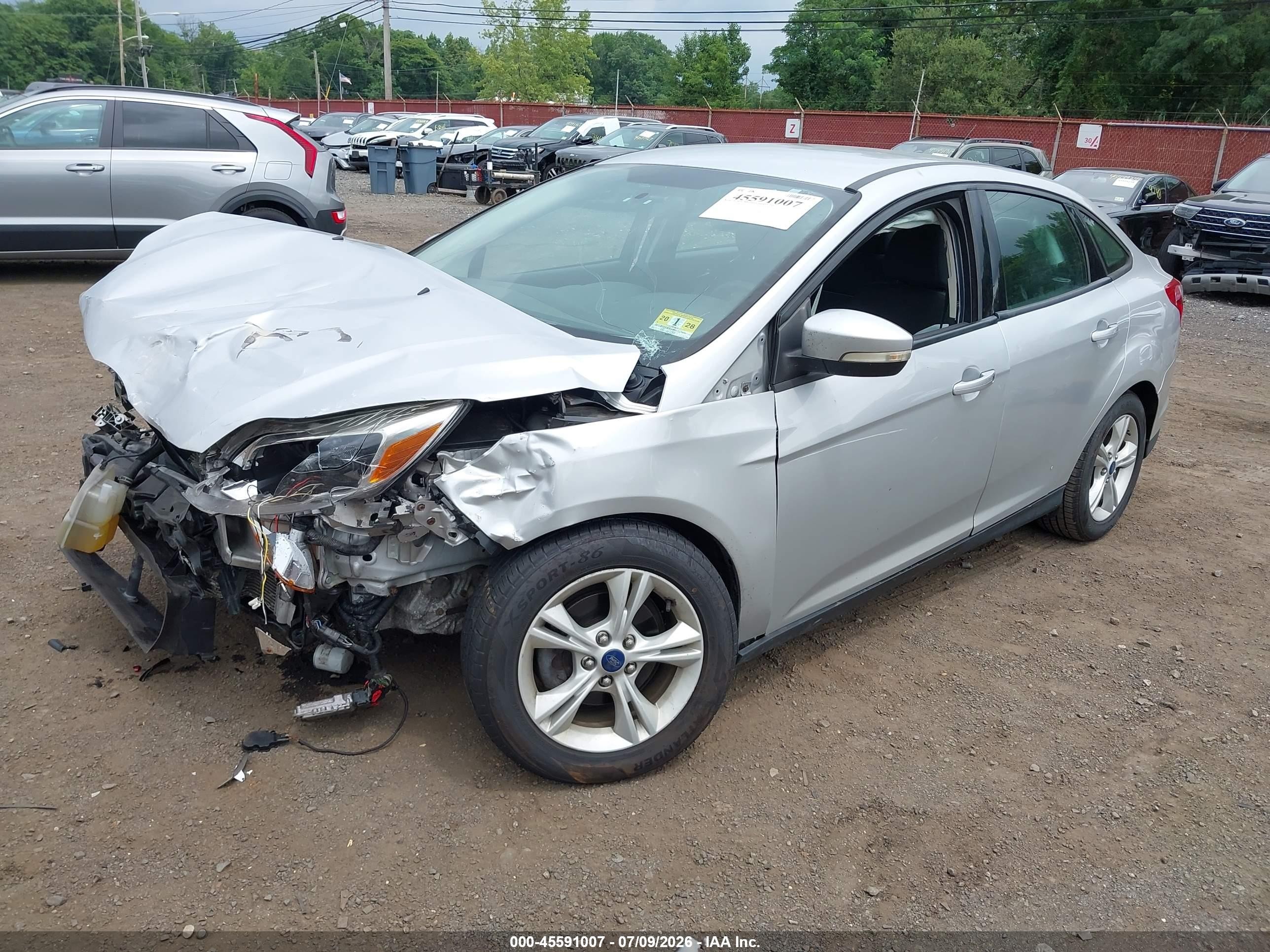 2014 Ford Focus Se Серебряный vin: 1FADP3F28EL402125