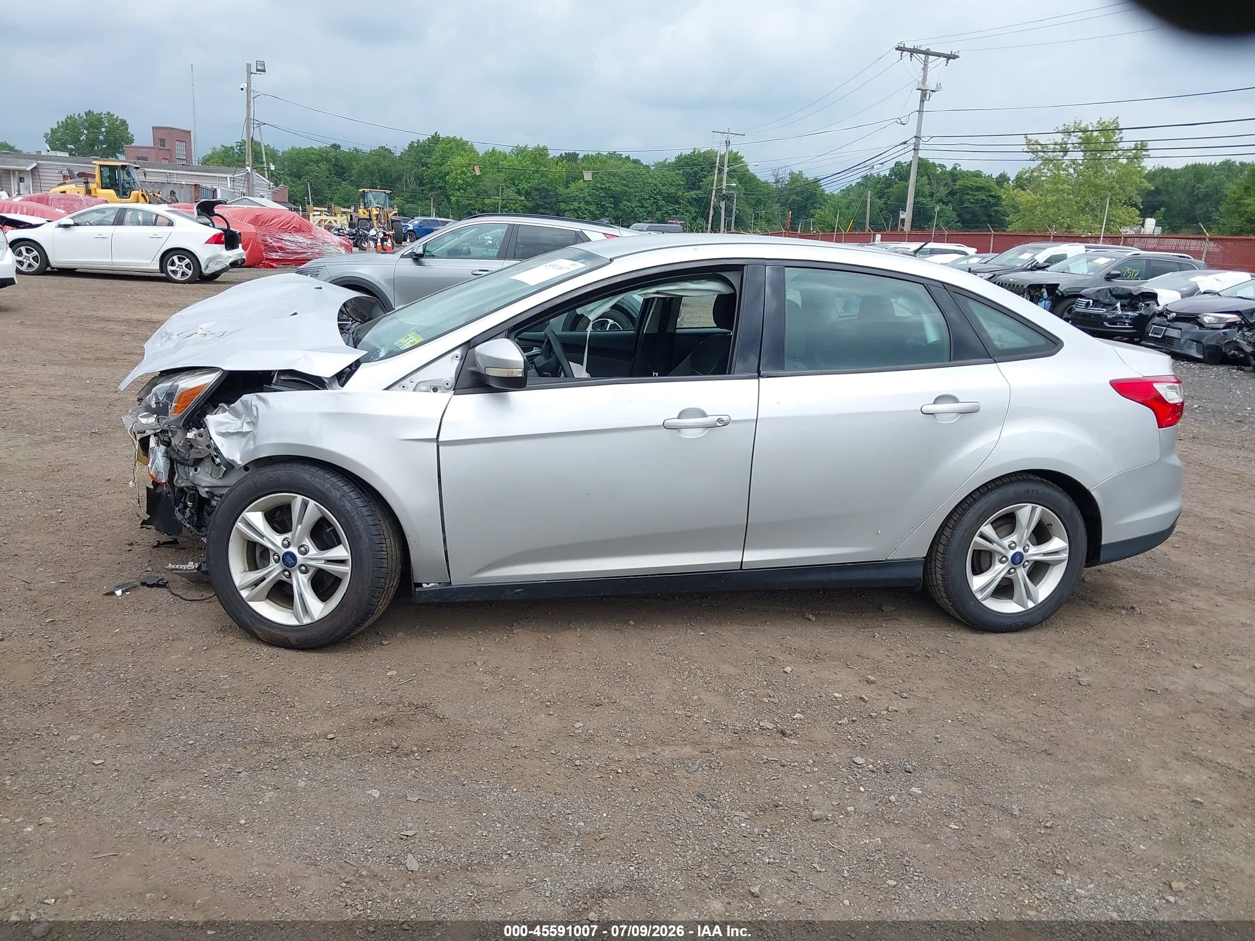 2014 Ford Focus Se Серебряный vin: 1FADP3F28EL402125