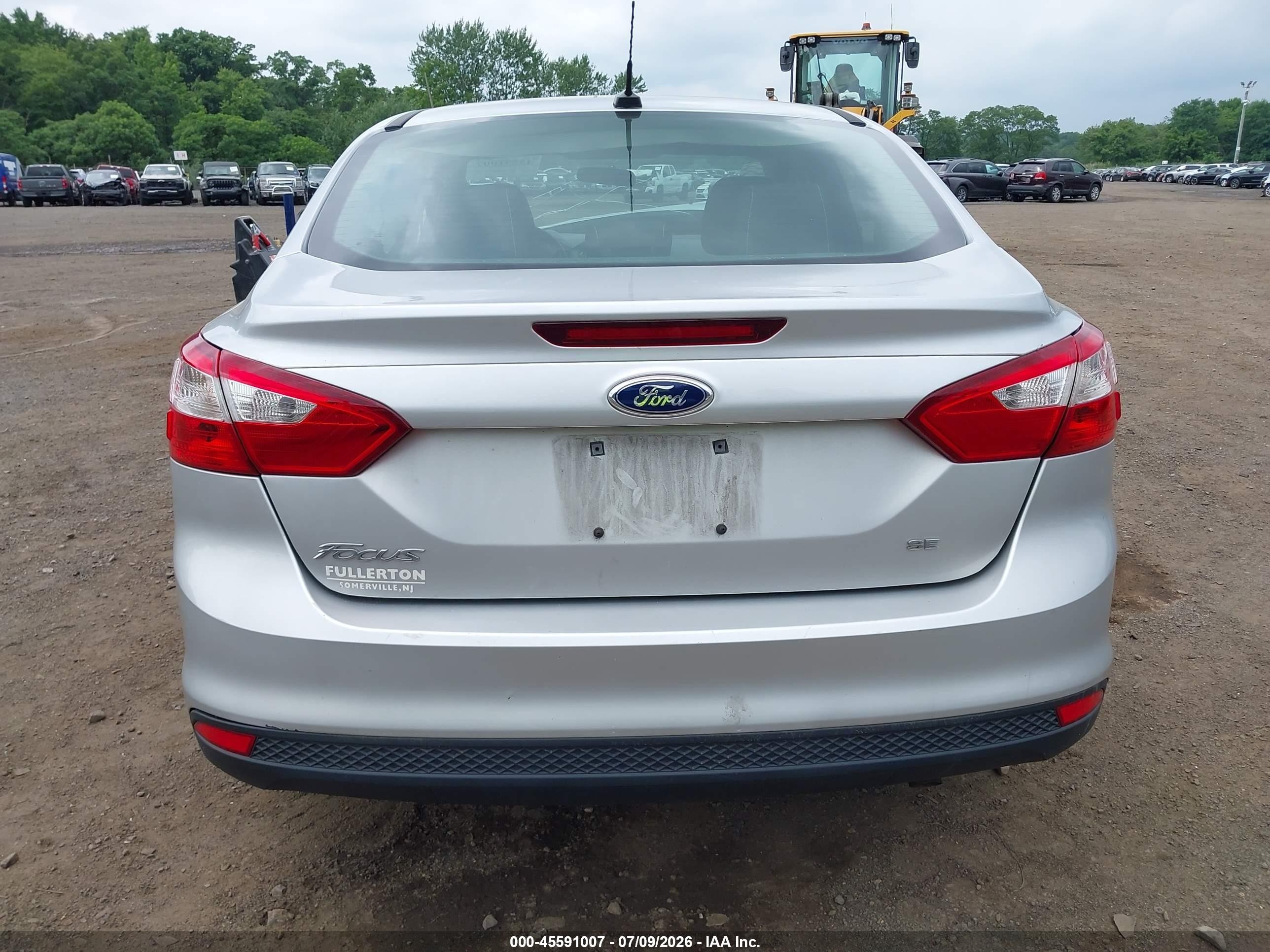 2014 Ford Focus Se Серебряный vin: 1FADP3F28EL402125