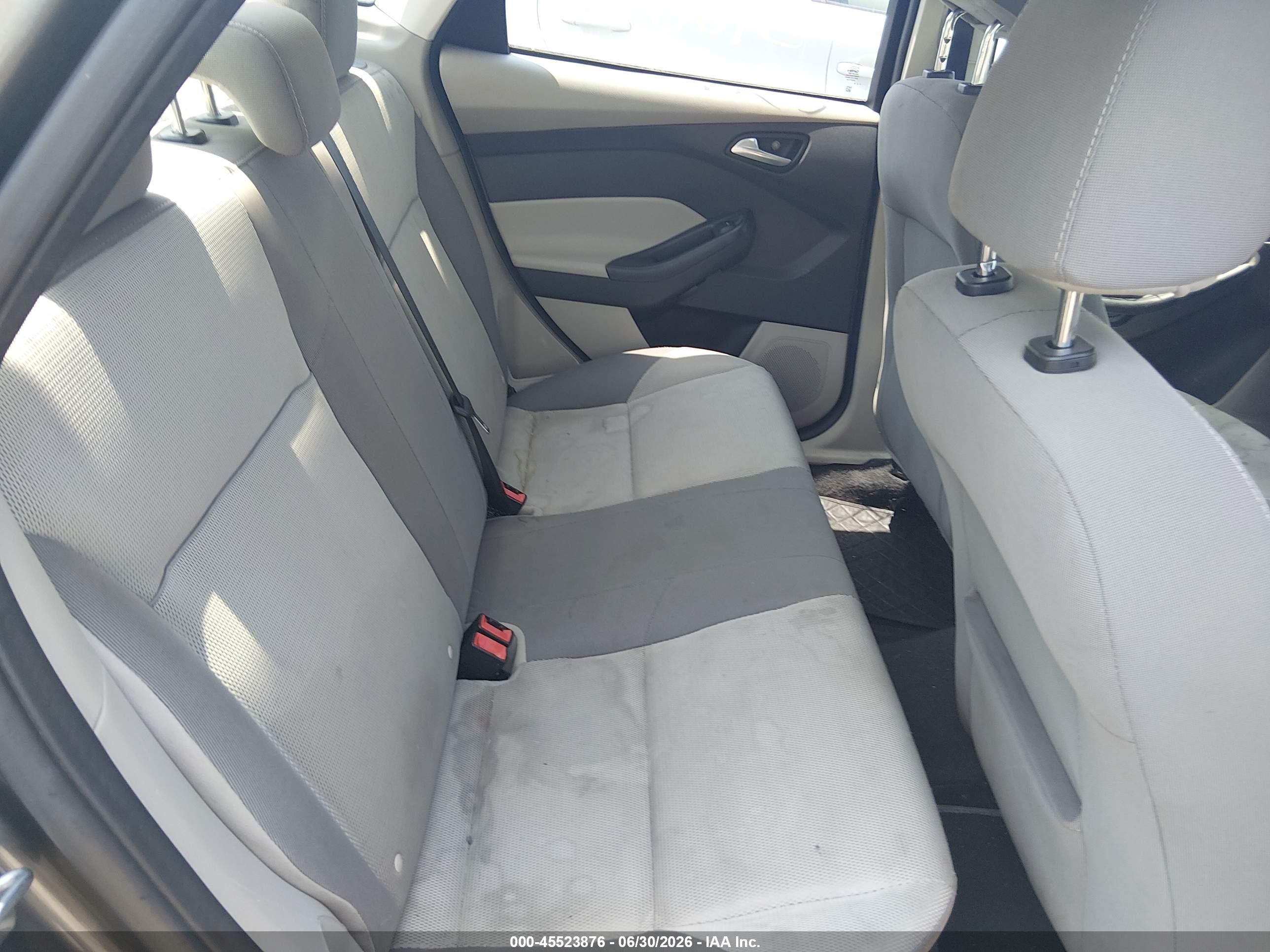 2014 Ford Focus Se Gray vin: 1FADP3F28EL409365