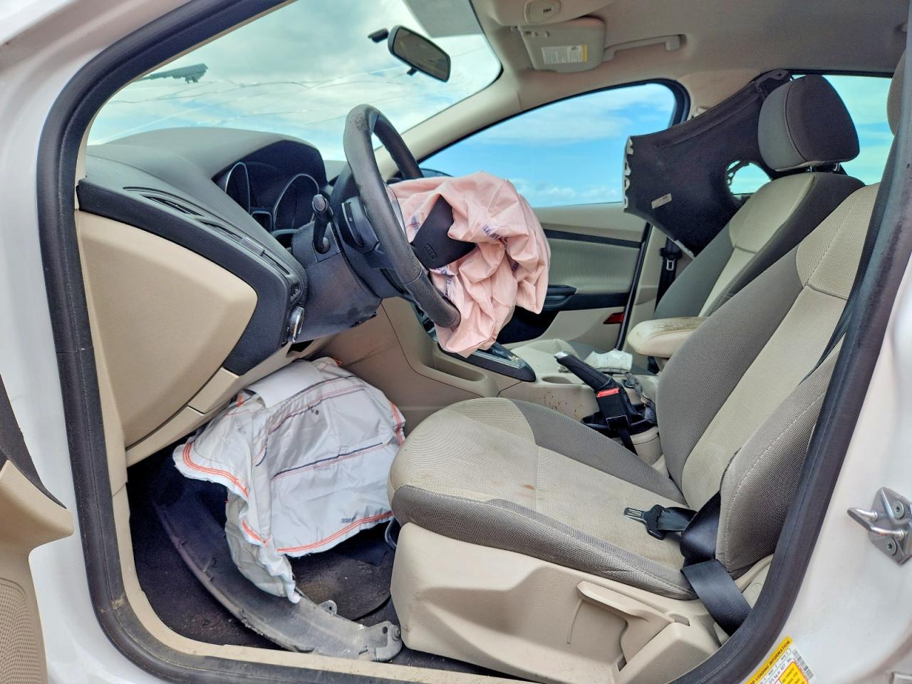 2014 Ford Focus Se White vin: 1FADP3F28EL413030