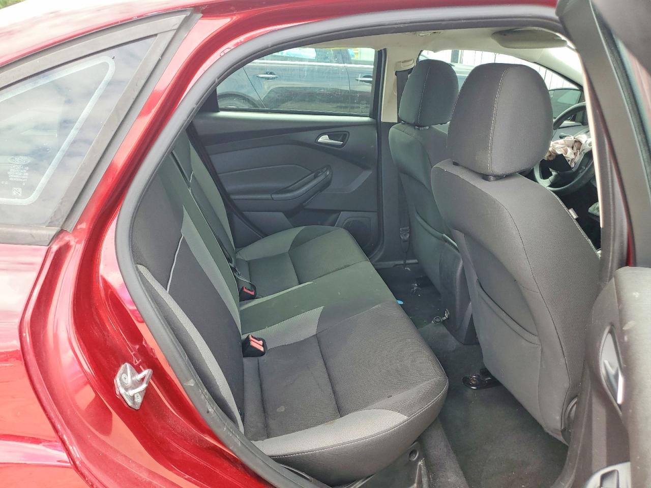 2014 Ford Focus Se Red vin: 1FADP3F28EL448182