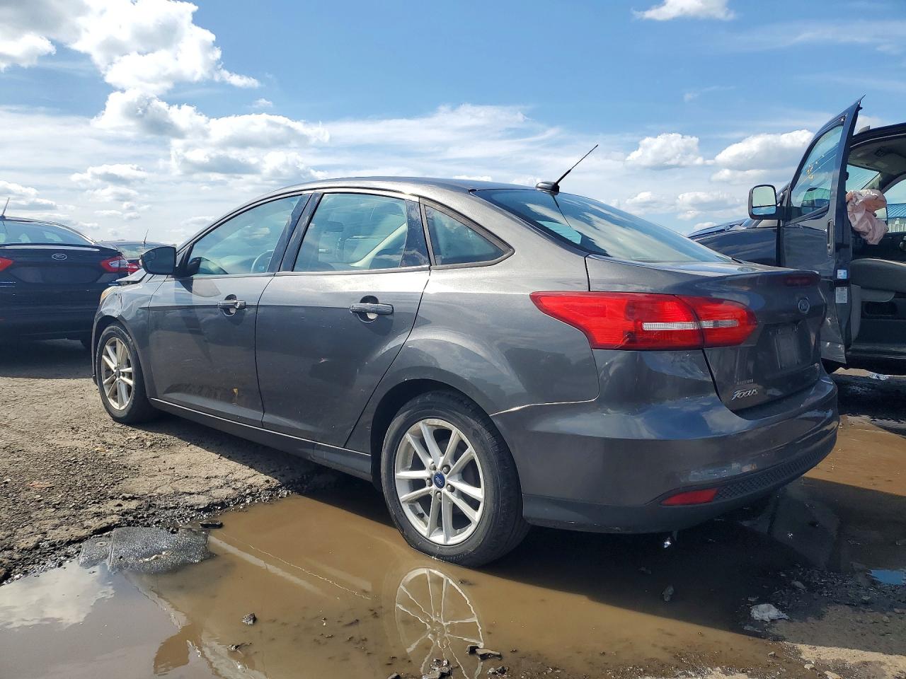 2015 Ford Focus Se Серый vin: 1FADP3F28FL200502