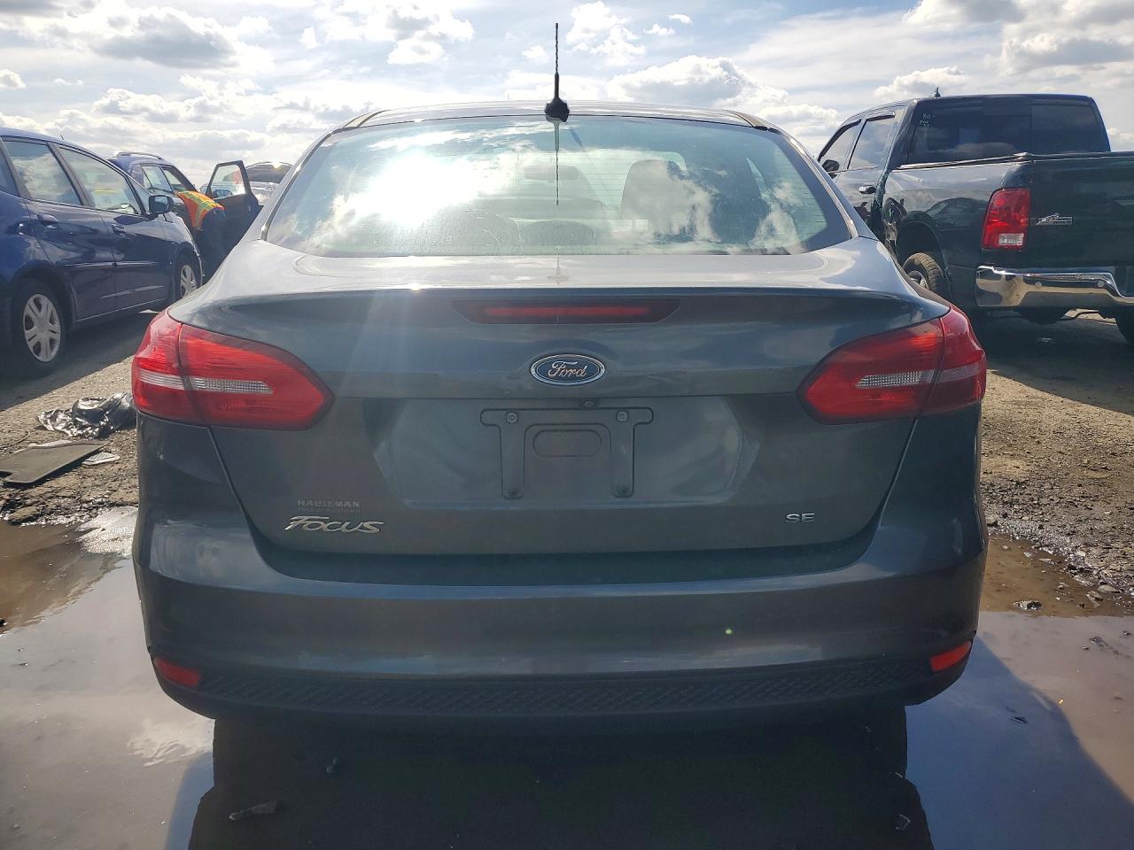 2015 Ford Focus Se Серый vin: 1FADP3F28FL200502