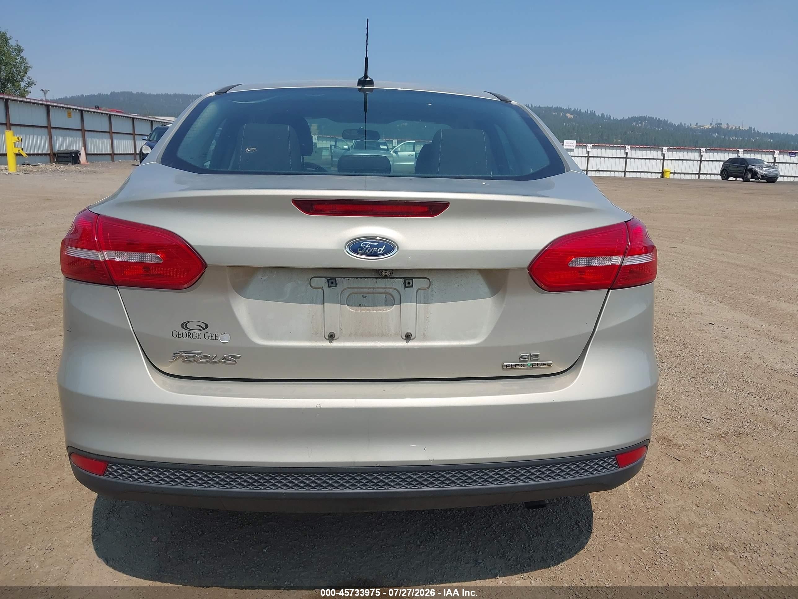 2015 Ford Focus Se Champagne vin: 1FADP3F28FL201388