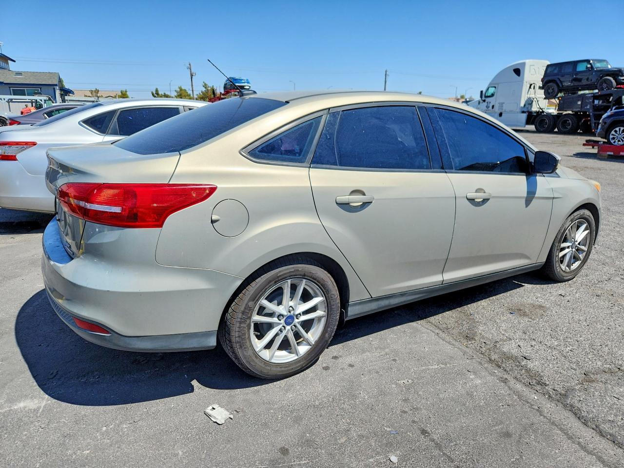 2015 Ford Focus Se Beige vin: 1FADP3F28FL204520