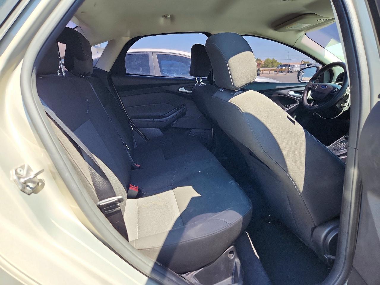 2015 Ford Focus Se Beige vin: 1FADP3F28FL204520