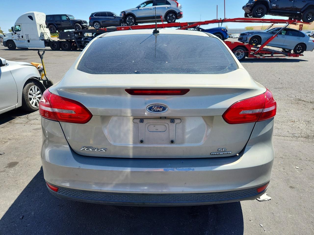2015 Ford Focus Se Beige vin: 1FADP3F28FL204520