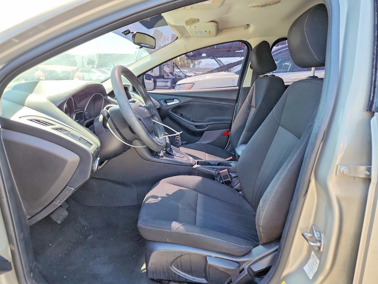 2015 Ford Focus Se Beige vin: 1FADP3F28FL204520