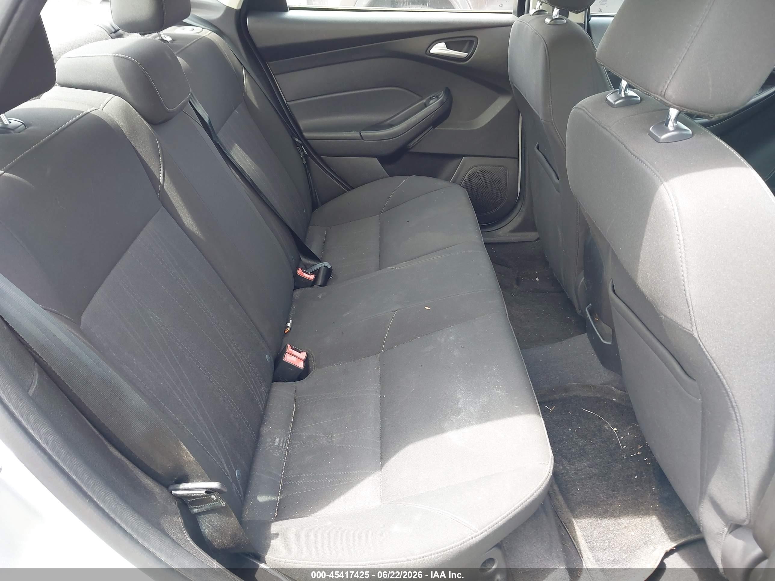 2015 Ford Focus Se Silver vin: 1FADP3F28FL207711