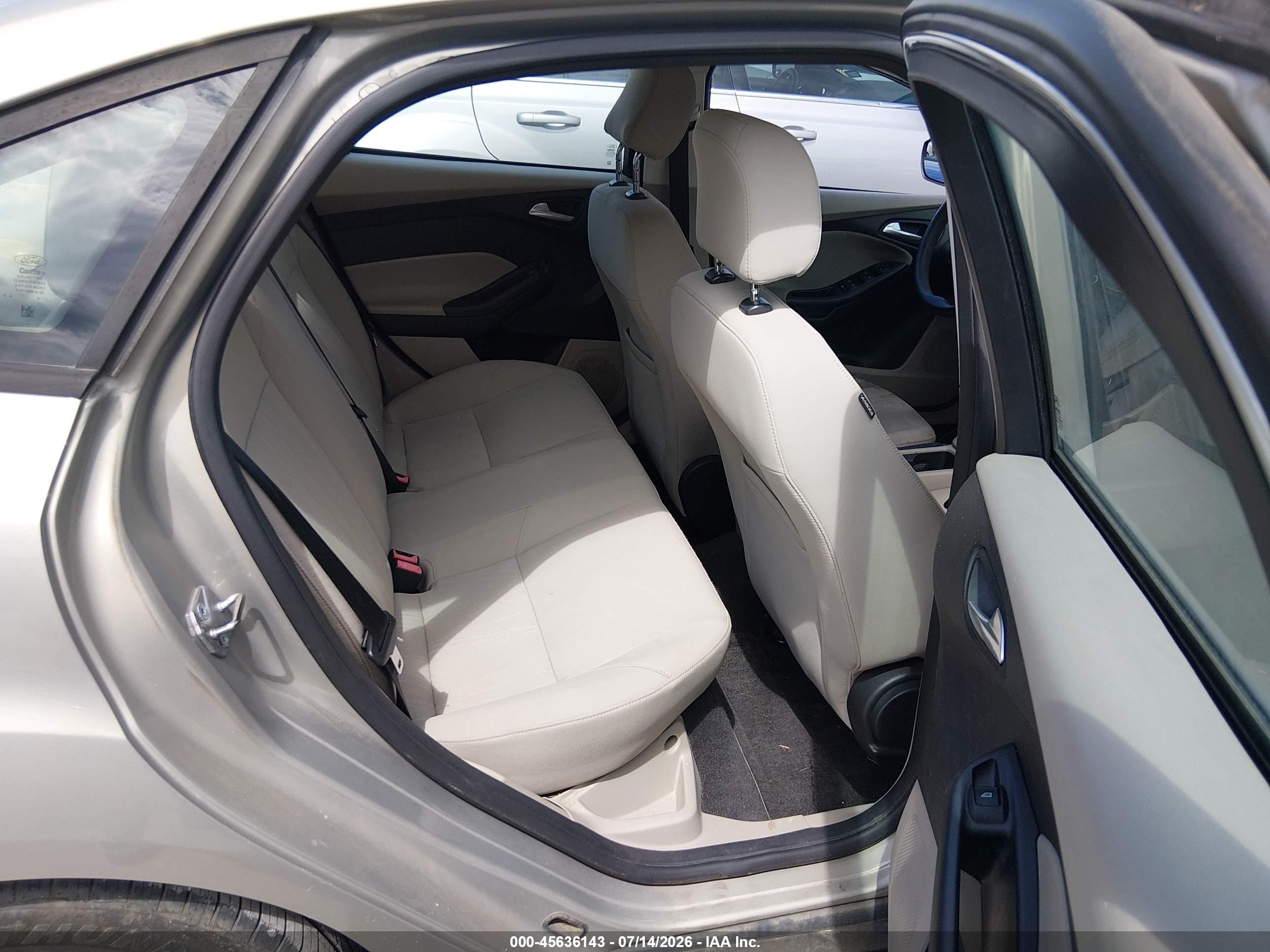 2015 Ford Focus Se Gold vin: 1FADP3F28FL210477