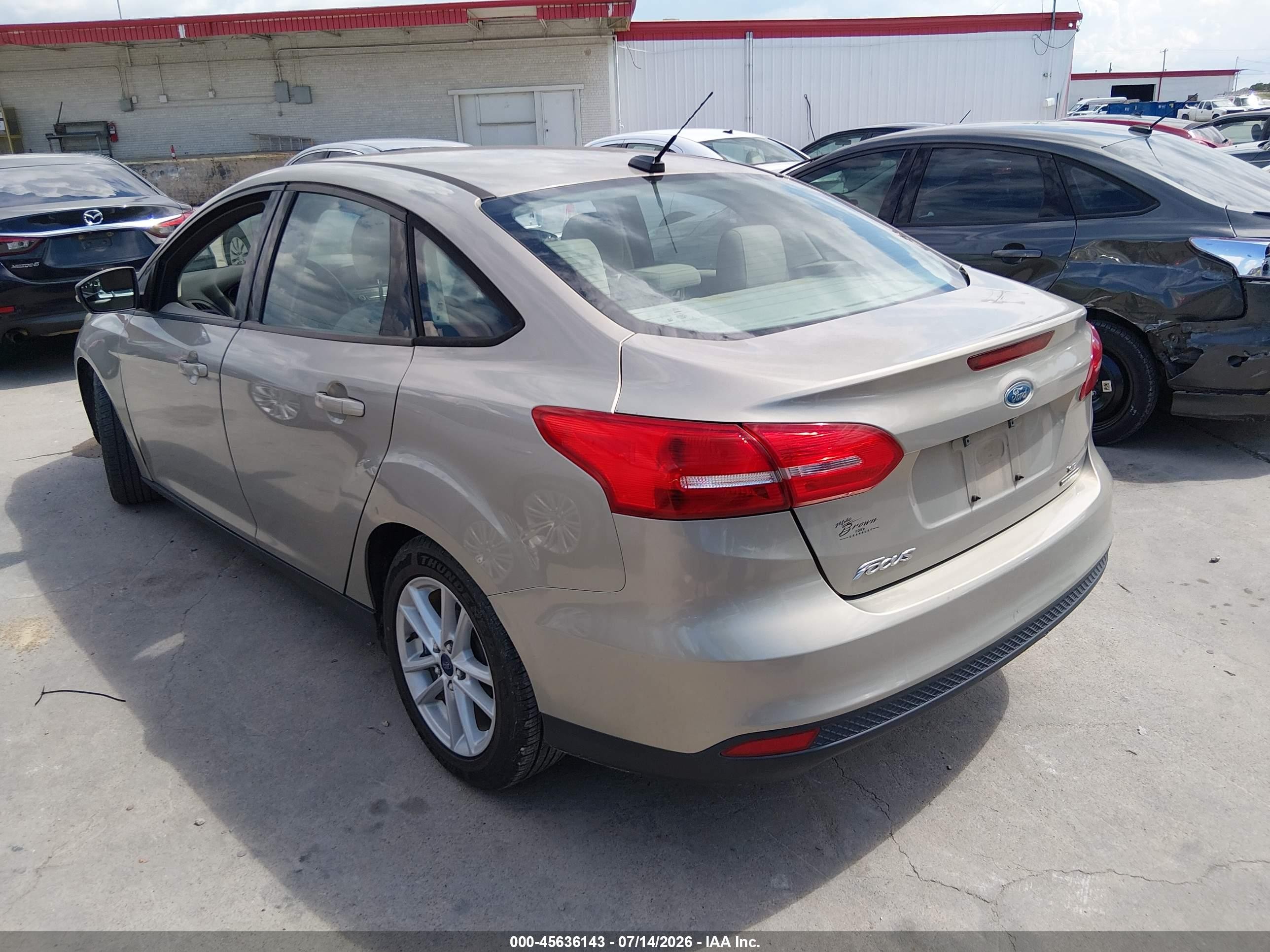 2015 Ford Focus Se Gold vin: 1FADP3F28FL210477