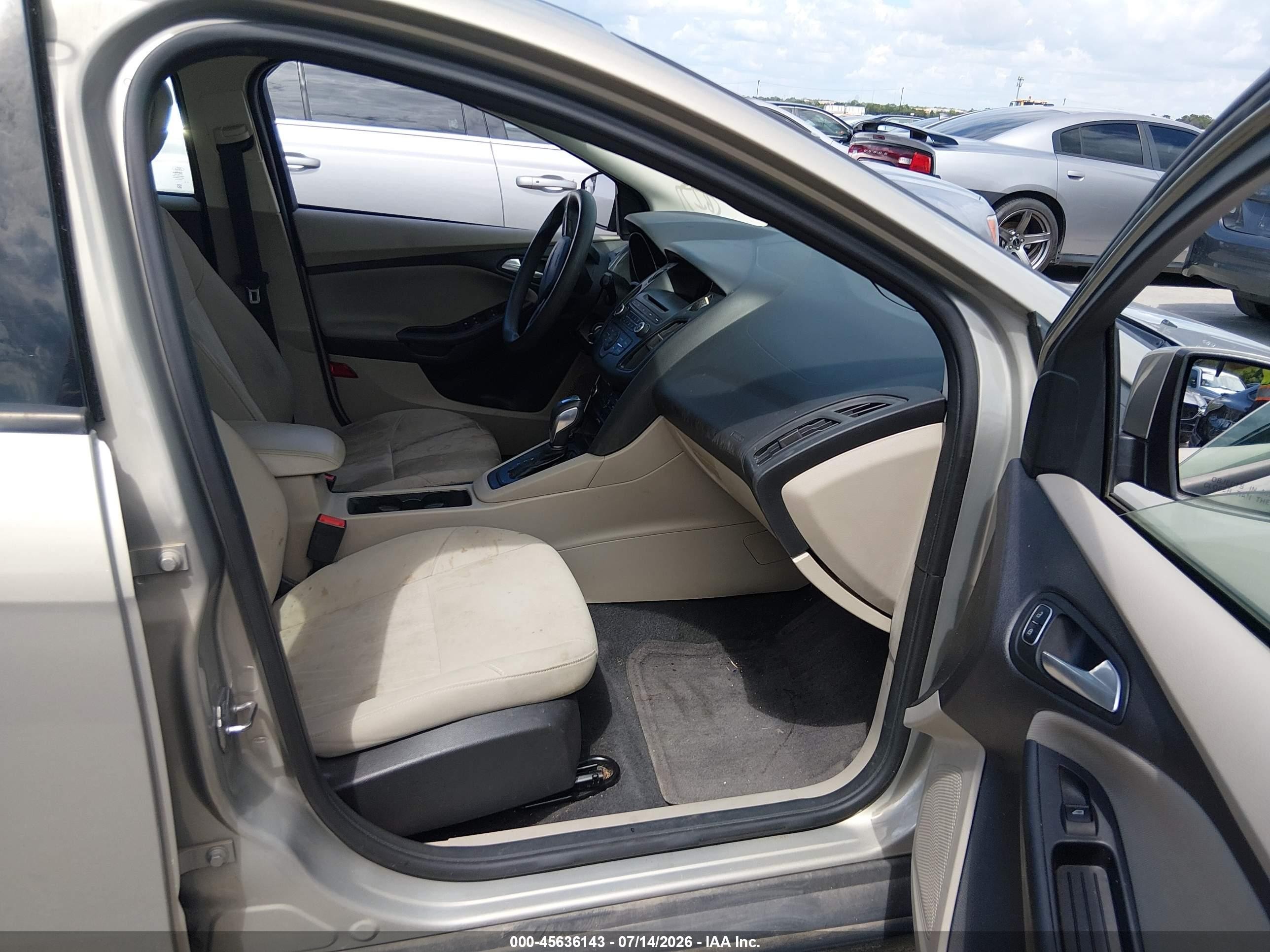2015 Ford Focus Se Gold vin: 1FADP3F28FL210477