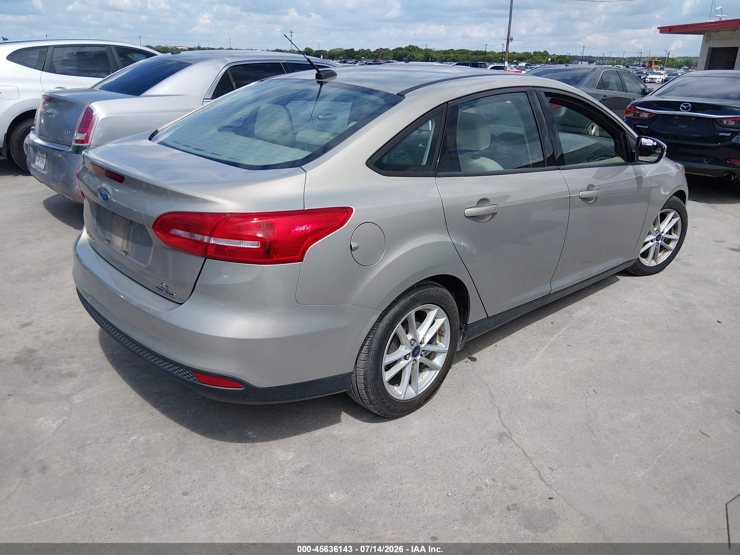 2015 Ford Focus Se Gold vin: 1FADP3F28FL210477