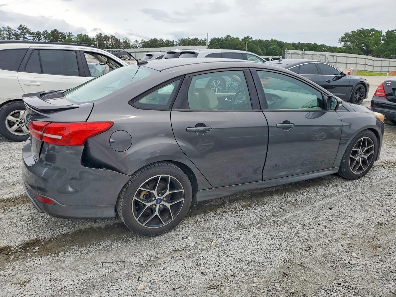 2015 Ford Focus Se Gray vin: 1FADP3F28FL214643