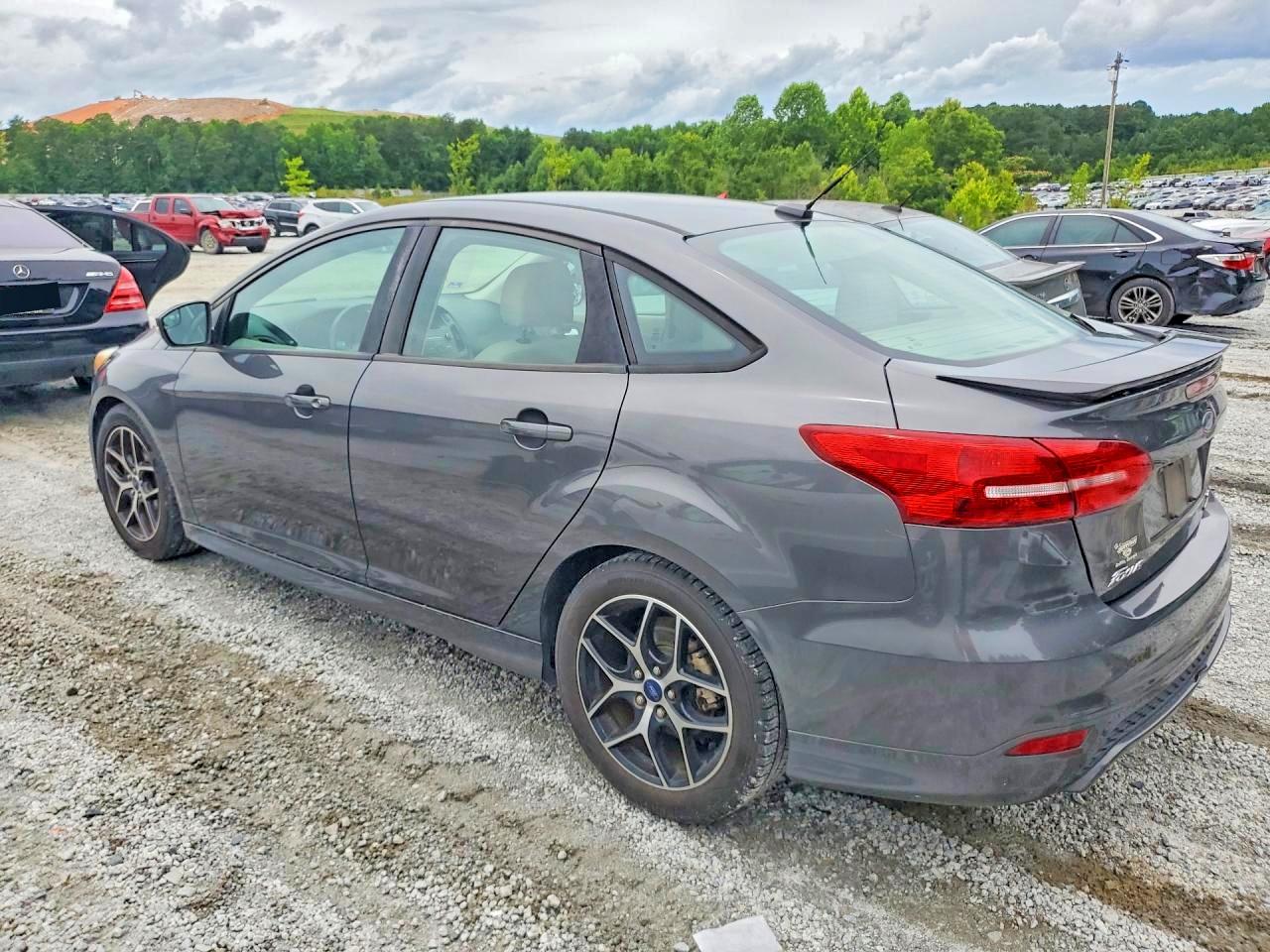 2015 Ford Focus Se Gray vin: 1FADP3F28FL214643