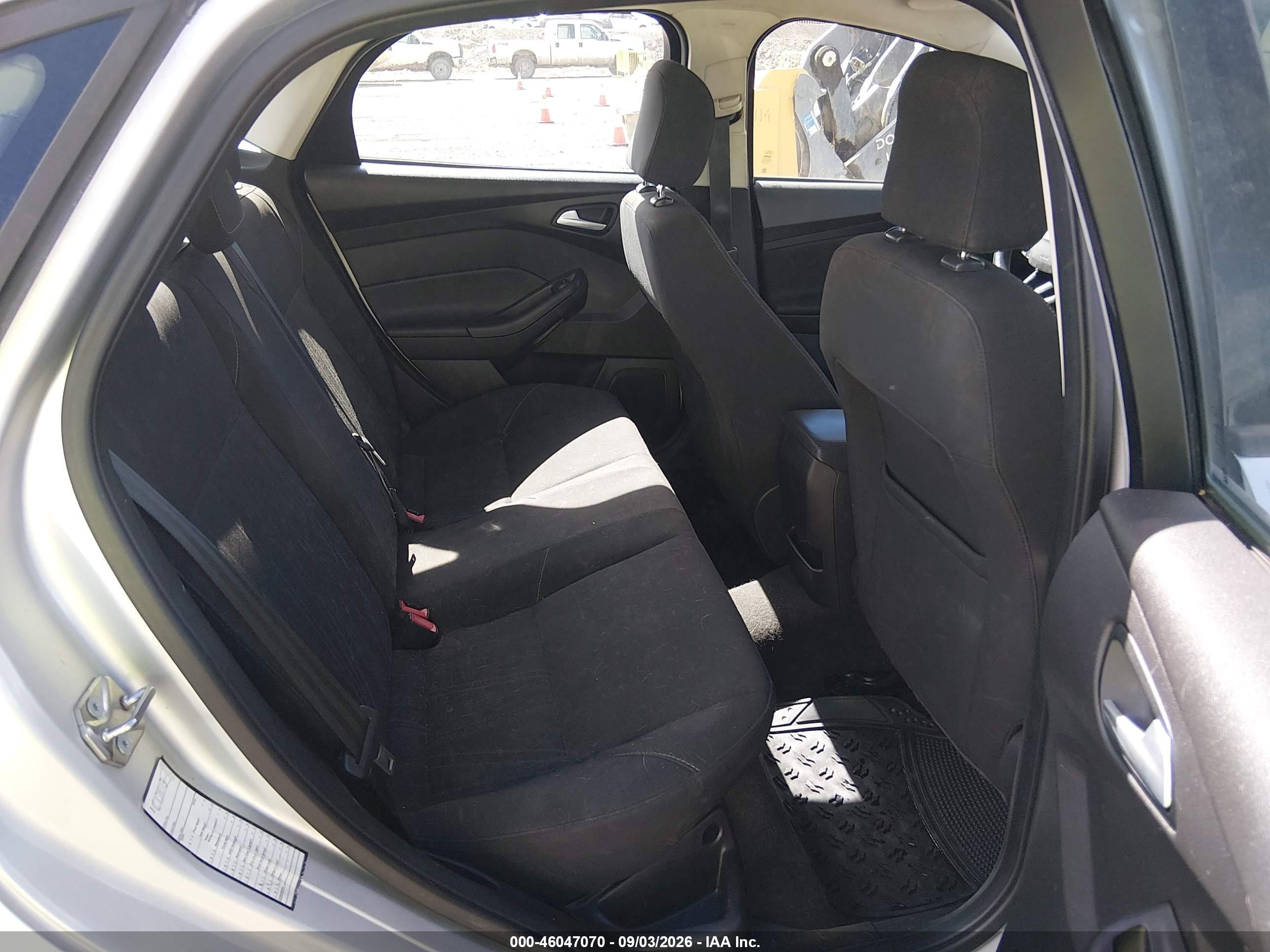 2015 Ford Focus Se Silver vin: 1FADP3F28FL244743