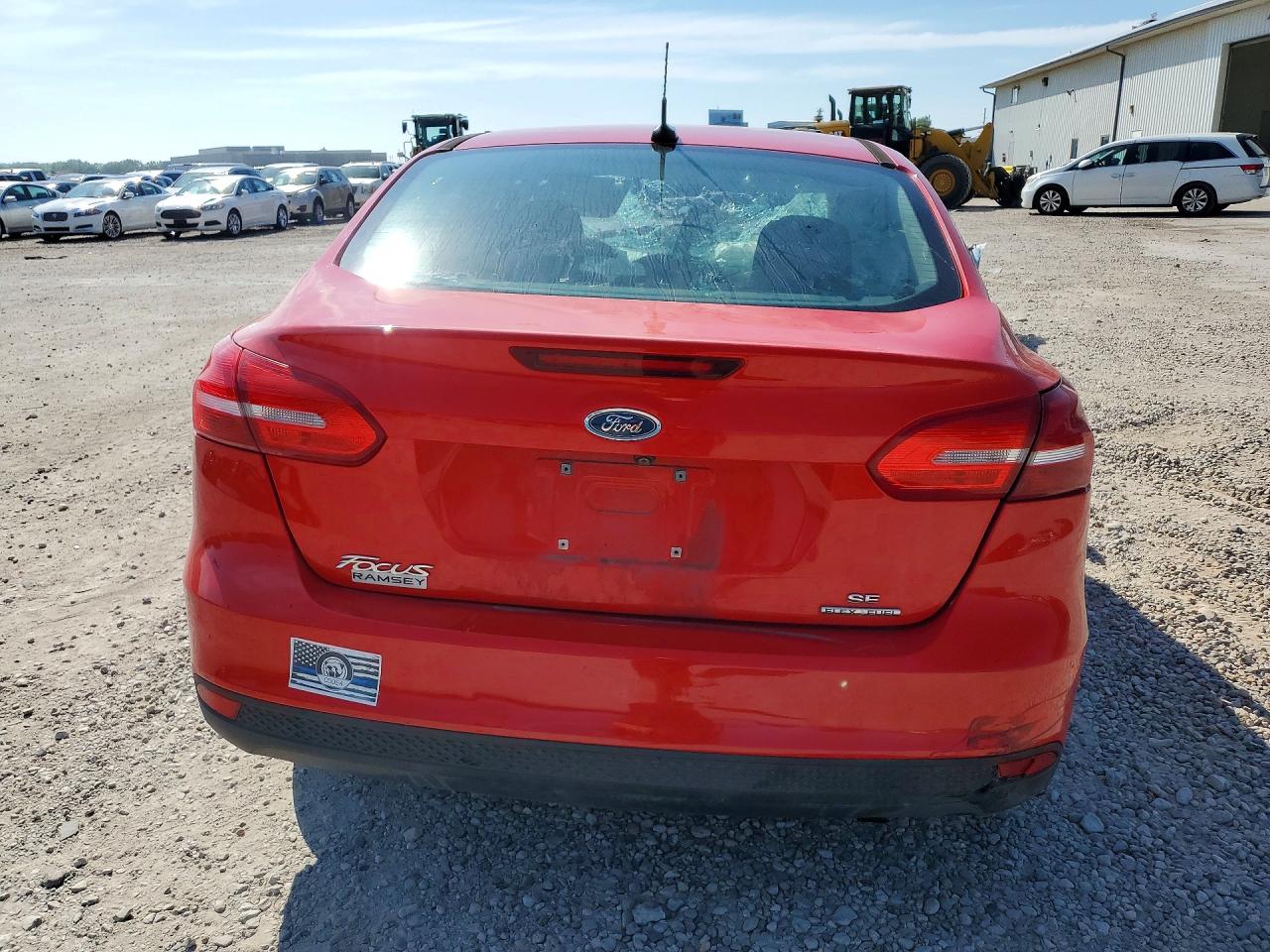 2015 Ford Focus Se Red vin: 1FADP3F28FL244936