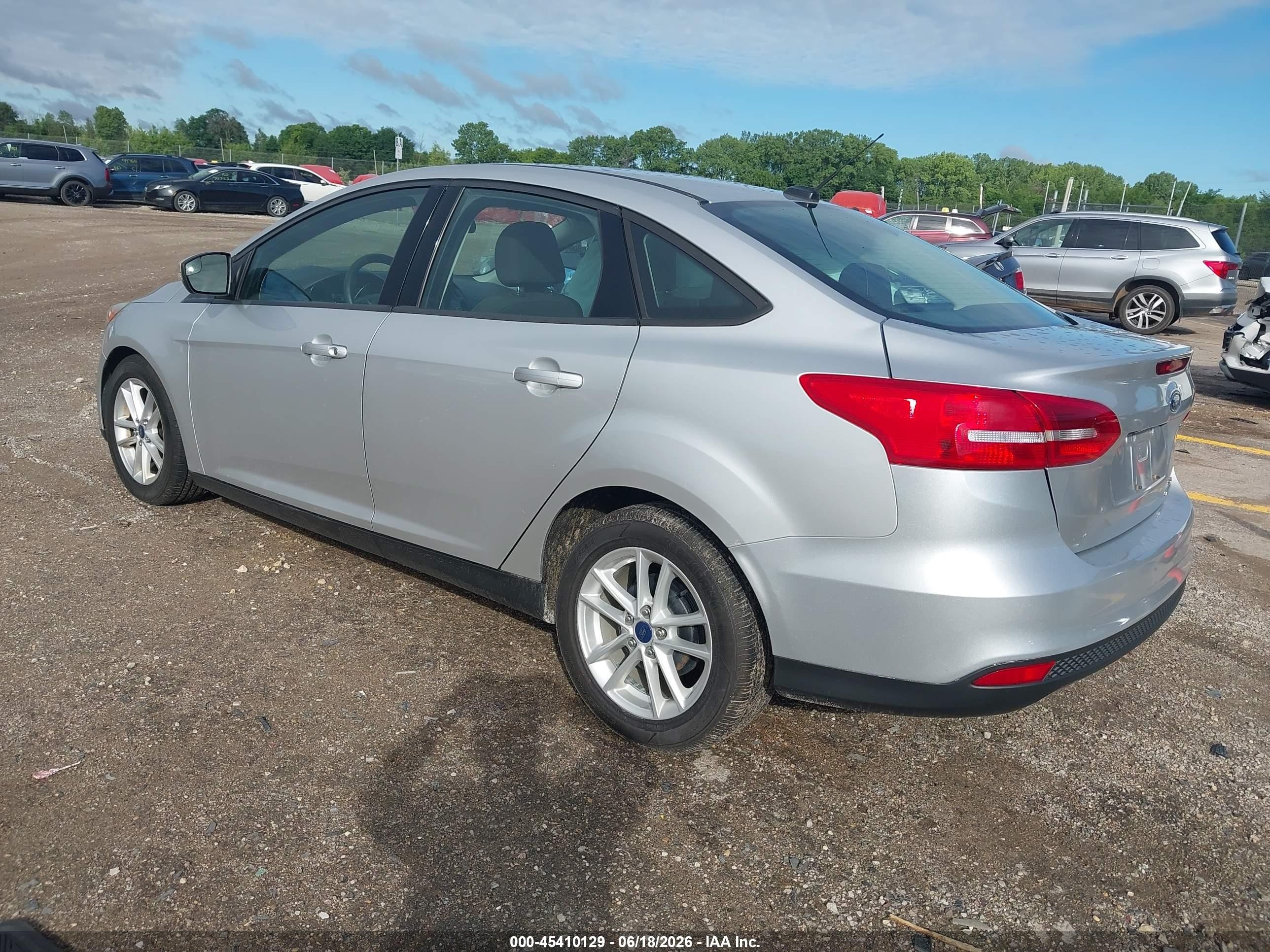 2015 Ford Focus Se Silver vin: 1FADP3F28FL254575