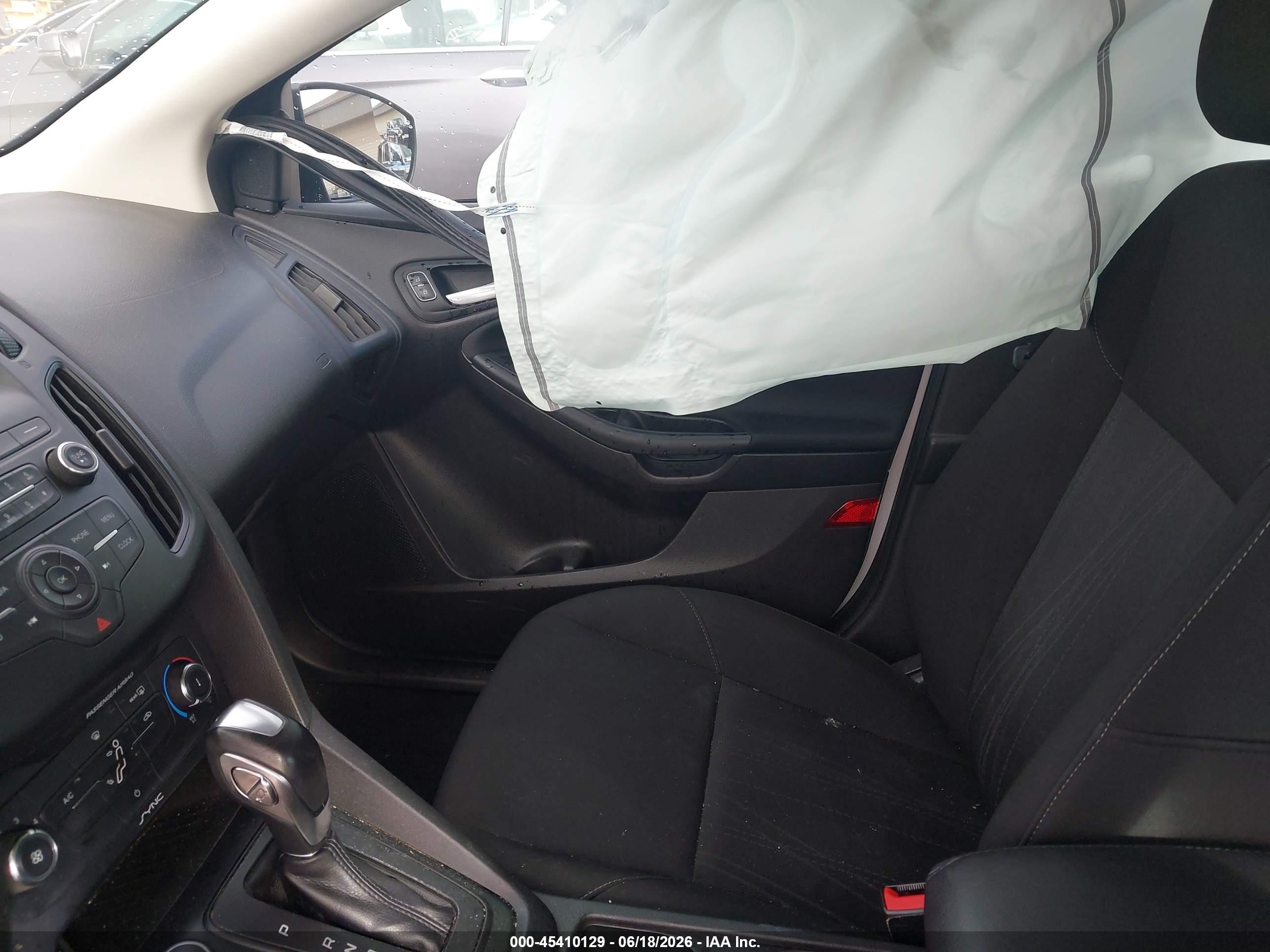 2015 Ford Focus Se Silver vin: 1FADP3F28FL254575