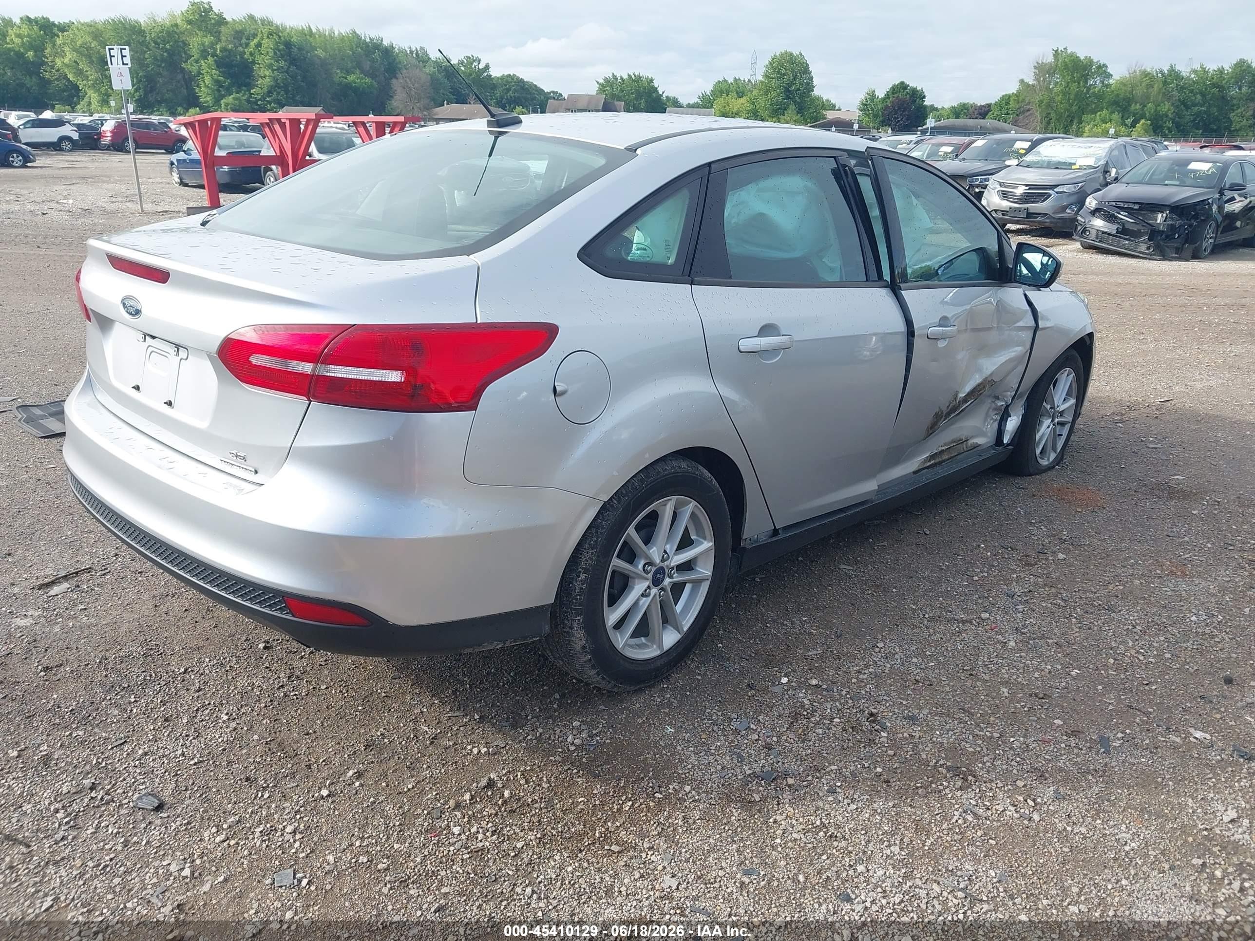 2015 Ford Focus Se Silver vin: 1FADP3F28FL254575
