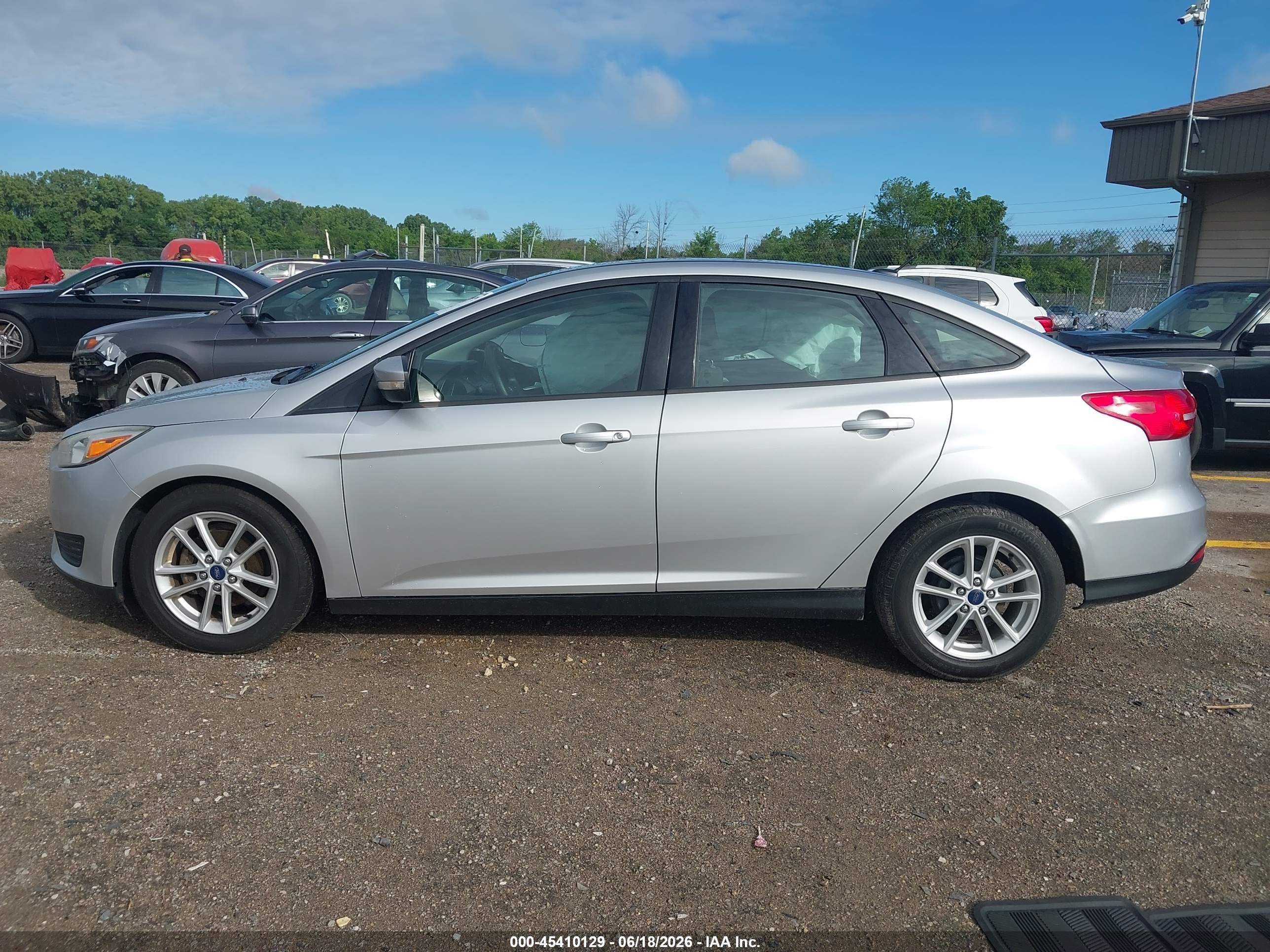 2015 Ford Focus Se Silver vin: 1FADP3F28FL254575