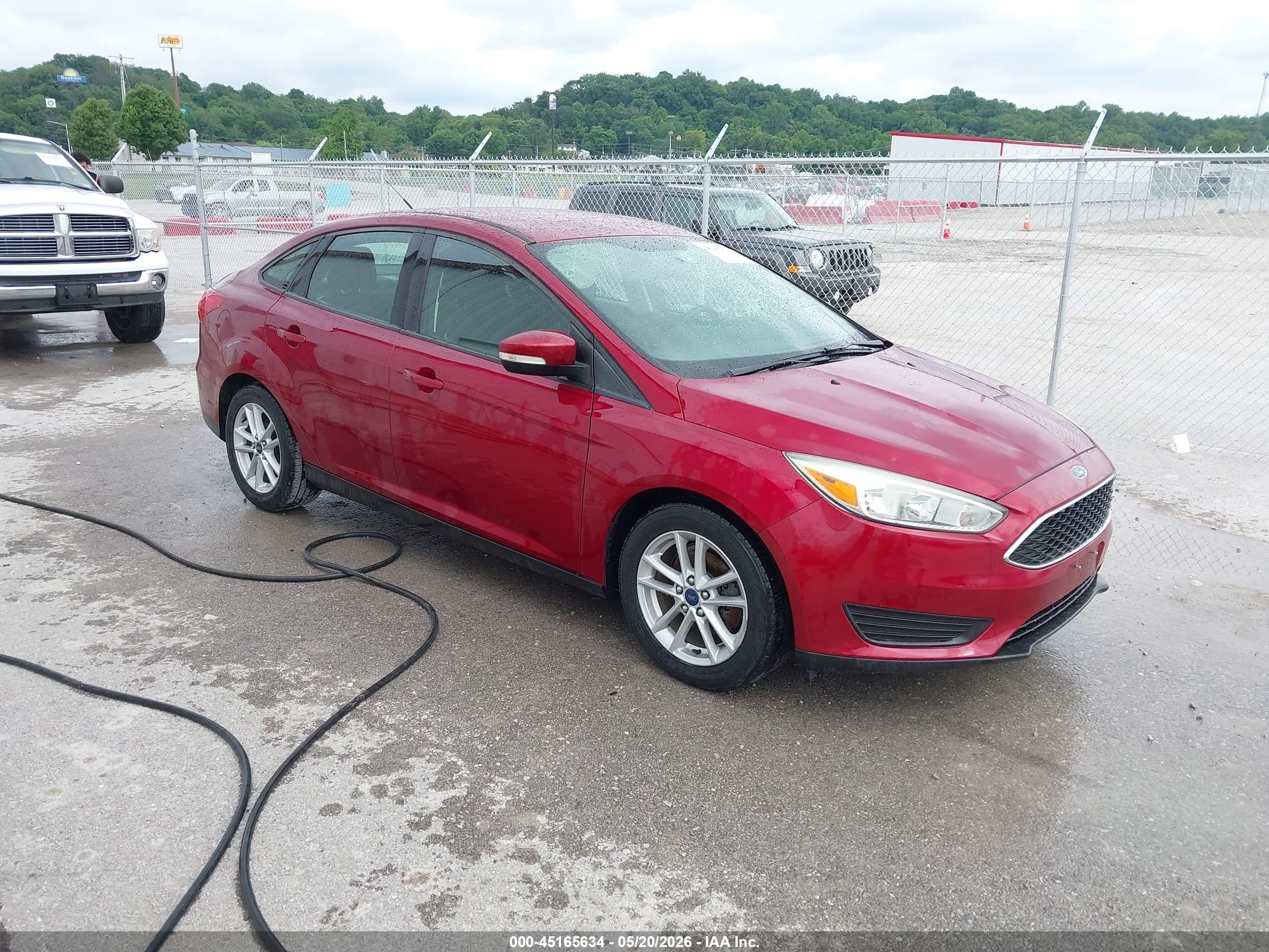 2015 Ford Focus Se Red vin: 1FADP3F28FL255516