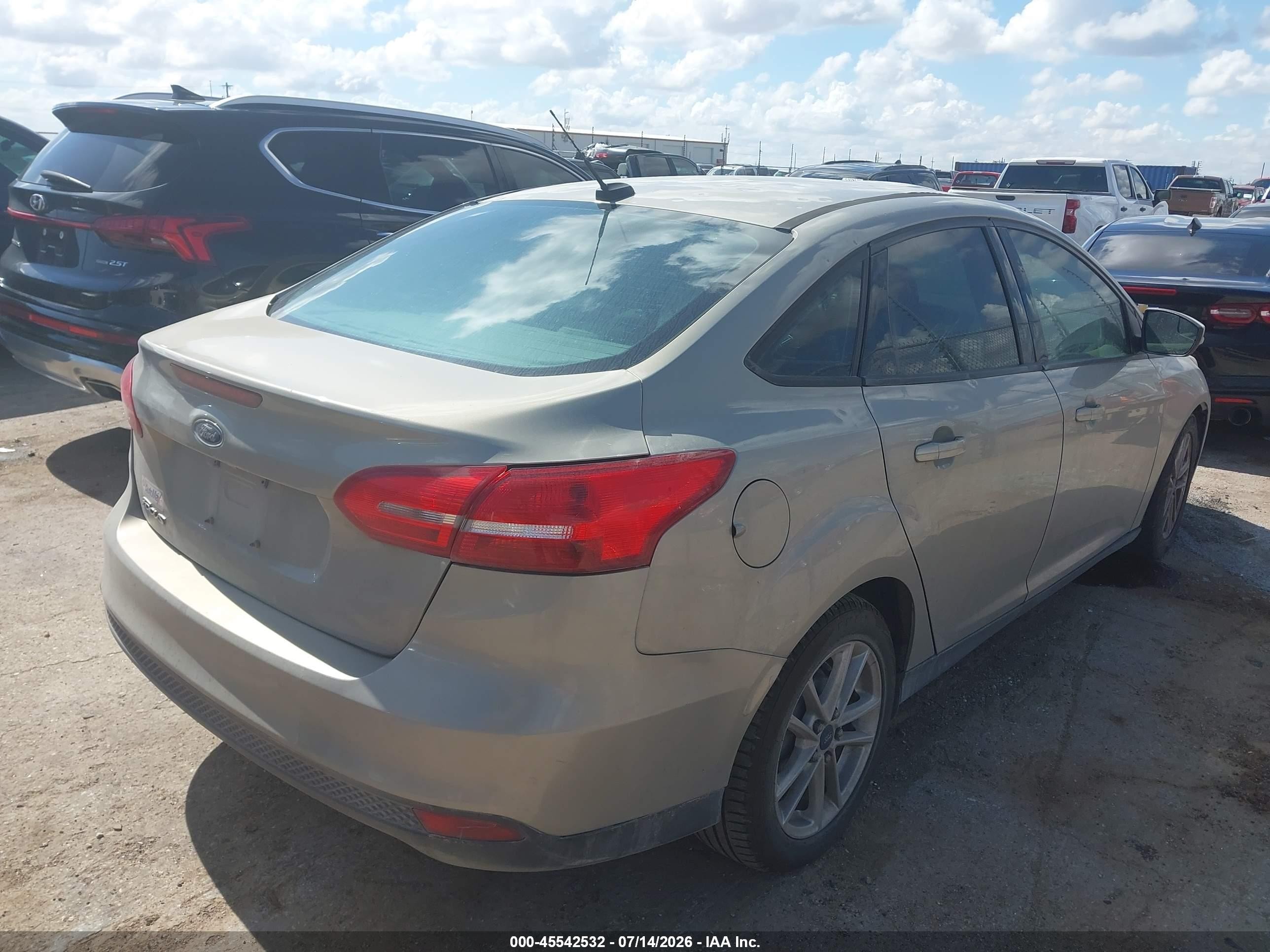 2015 Ford Focus Se Beige vin: 1FADP3F28FL261249