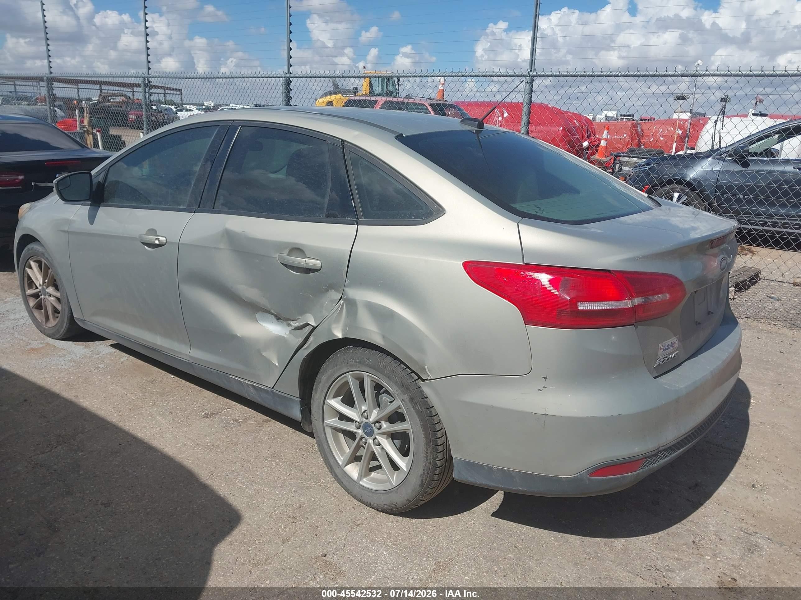 2015 Ford Focus Se Beige vin: 1FADP3F28FL261249