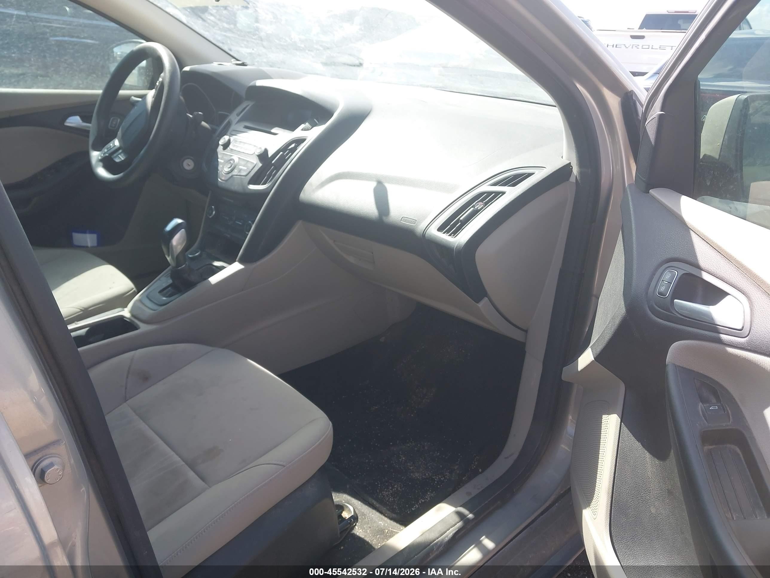 2015 Ford Focus Se Beige vin: 1FADP3F28FL261249