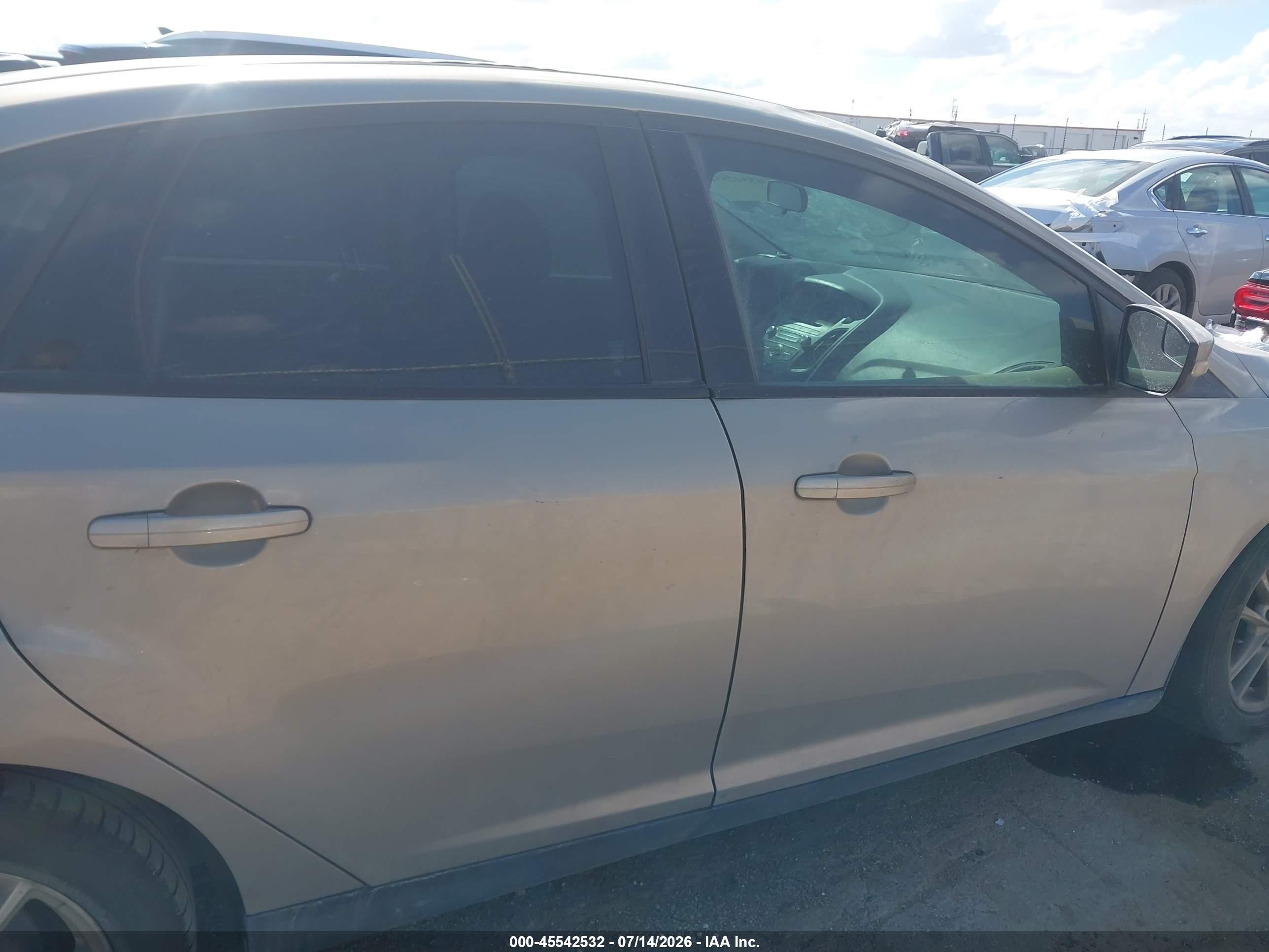 2015 Ford Focus Se Beige vin: 1FADP3F28FL261249
